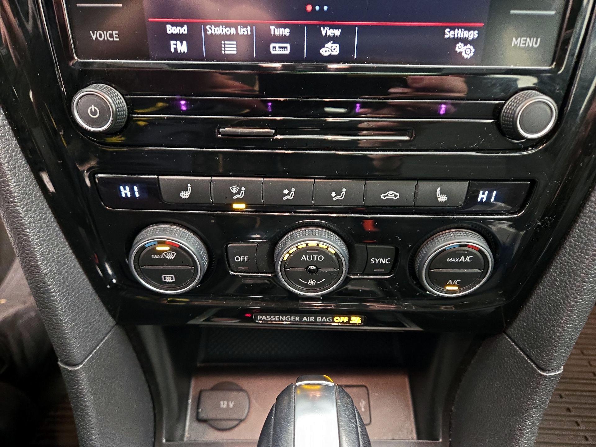 Thumbnail: 2021 Volkswagen Passat - 17