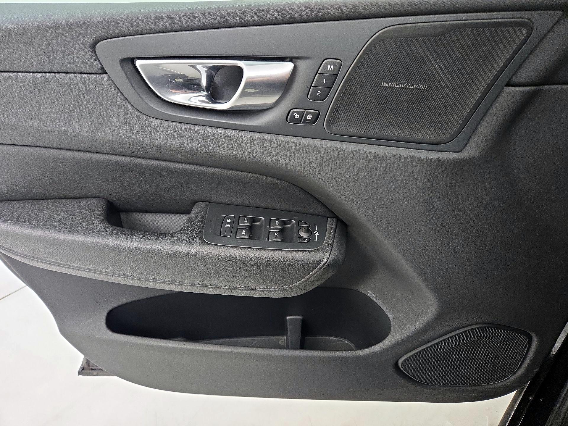 Thumbnail: 2020 Volvo XC60 - 12