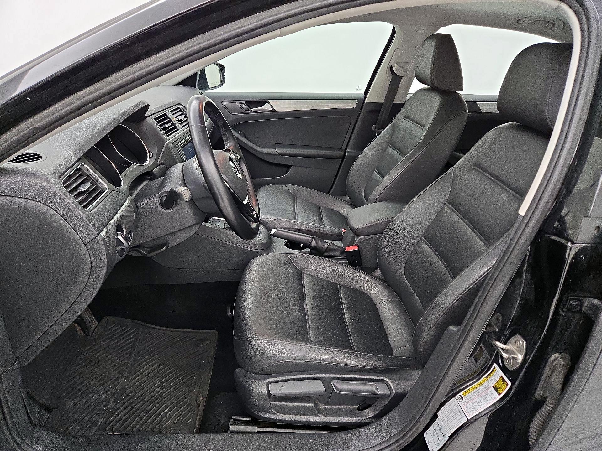 Thumbnail: 2017 Volkswagen Jetta - 11