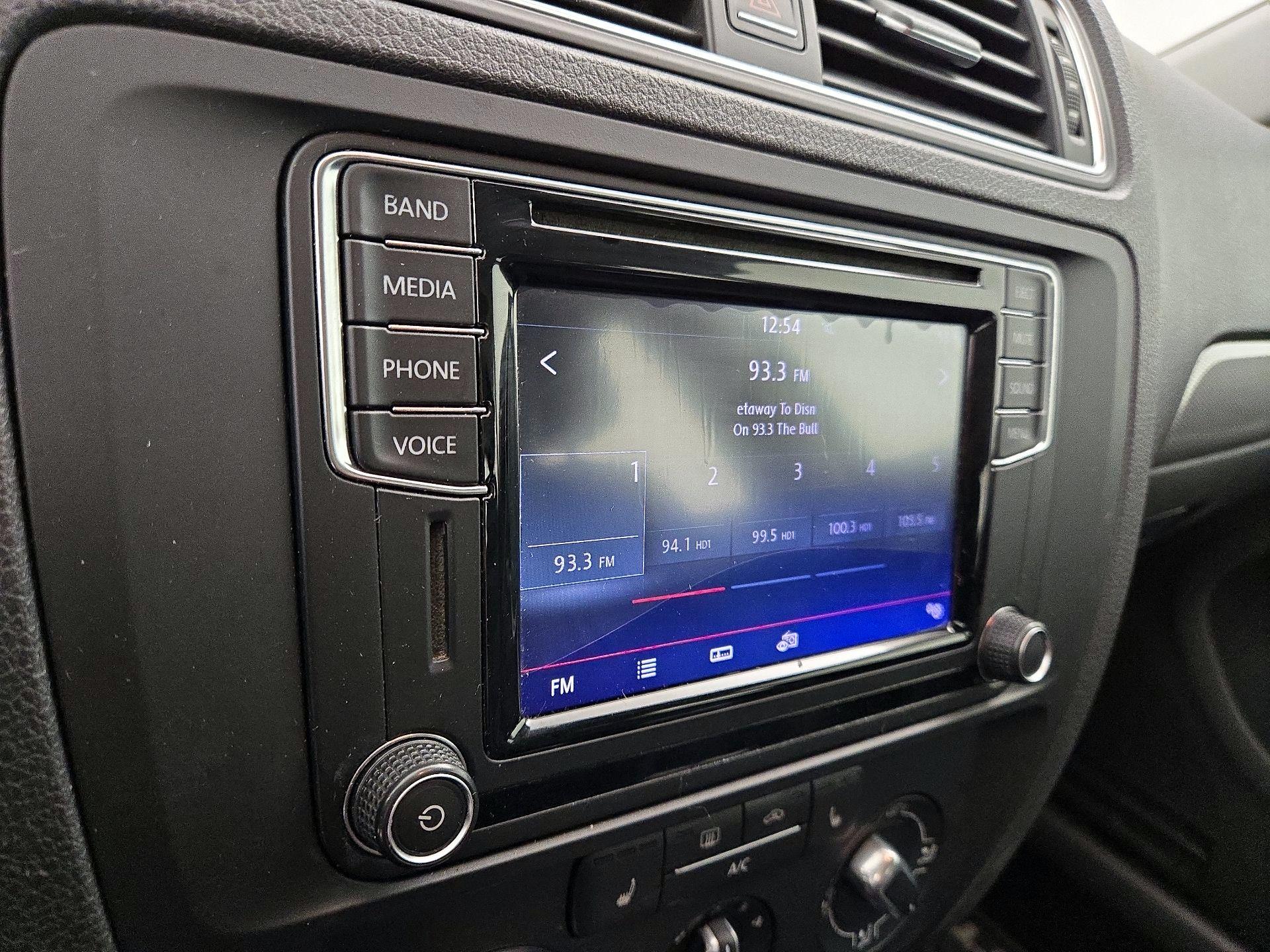 Thumbnail: 2017 Volkswagen Jetta - 15