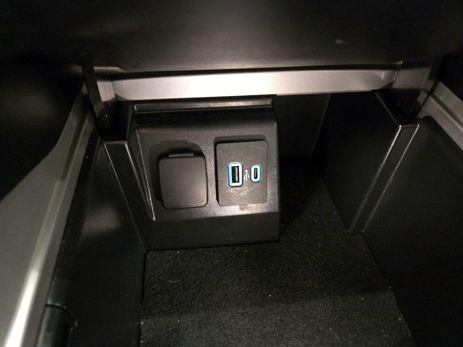 Thumbnail: 2022 Ford Explorer - 18