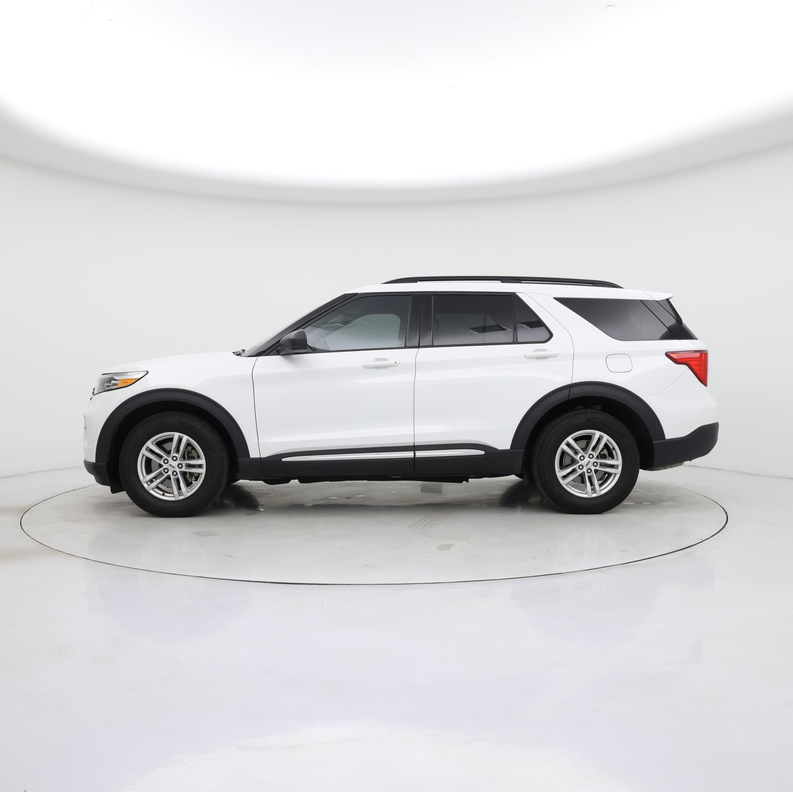Thumbnail: 2022 Ford Explorer - 3