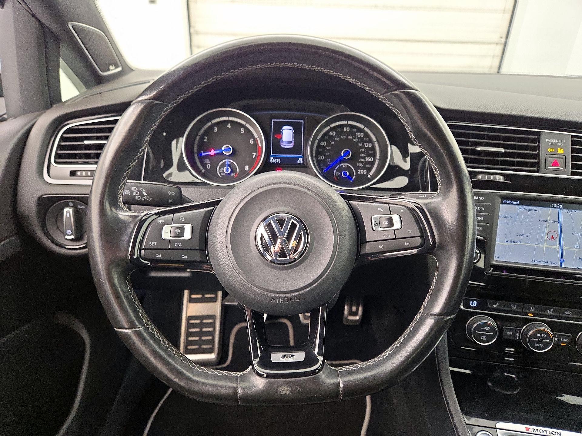 Thumbnail: 2017 Volkswagen Golf - 10