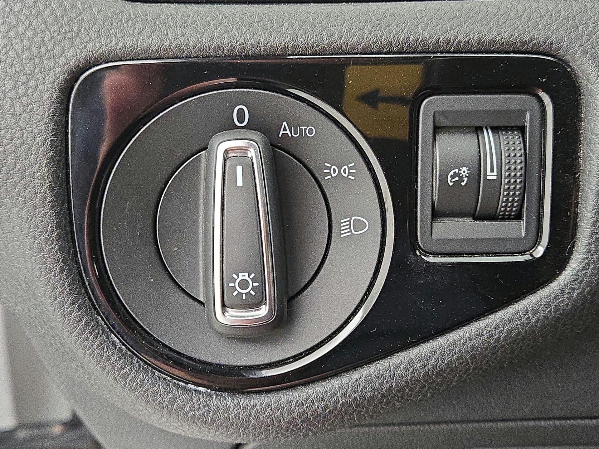 Thumbnail: 2017 Volkswagen Golf - 13