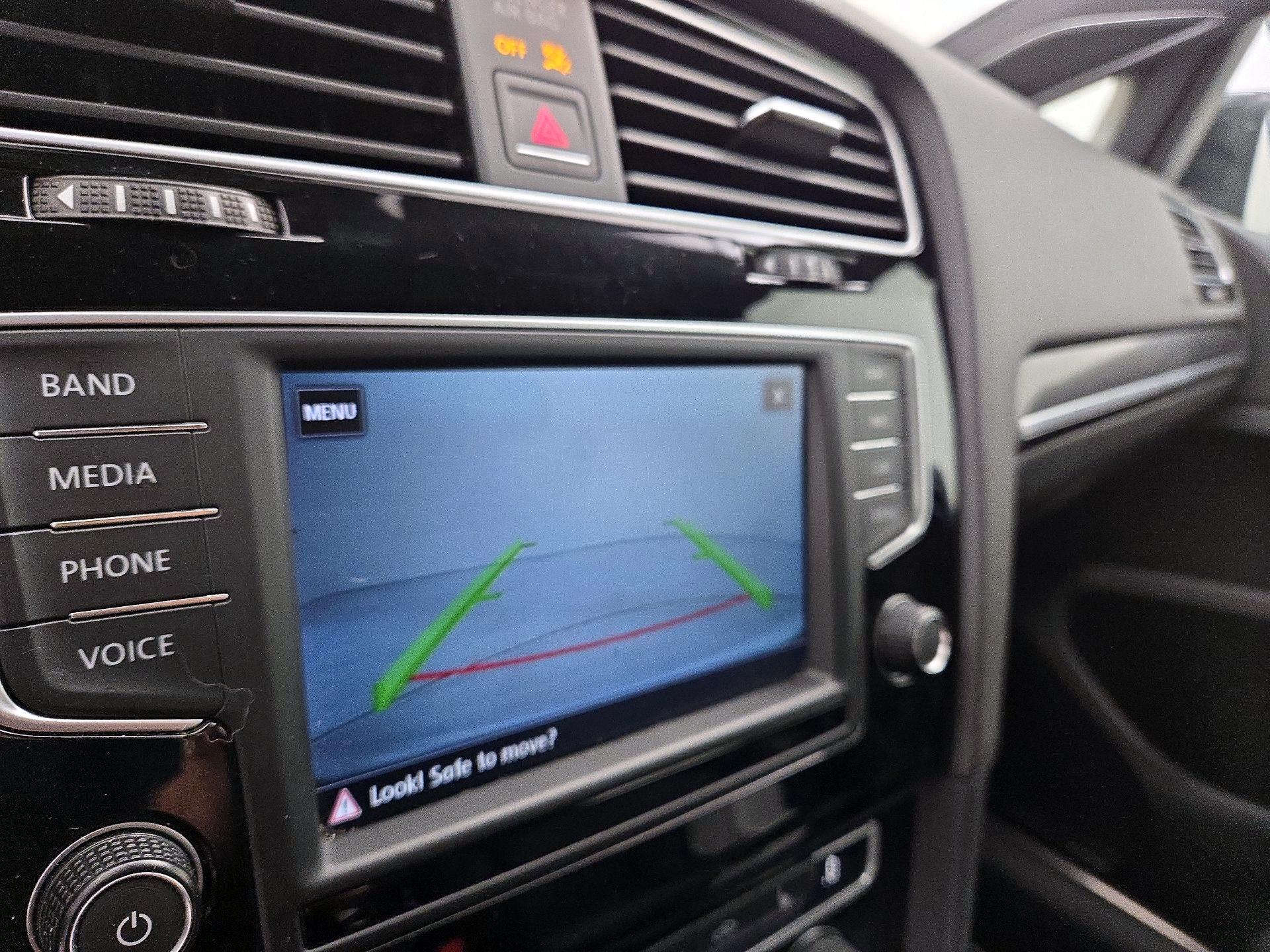 Thumbnail: 2017 Volkswagen Golf - 15