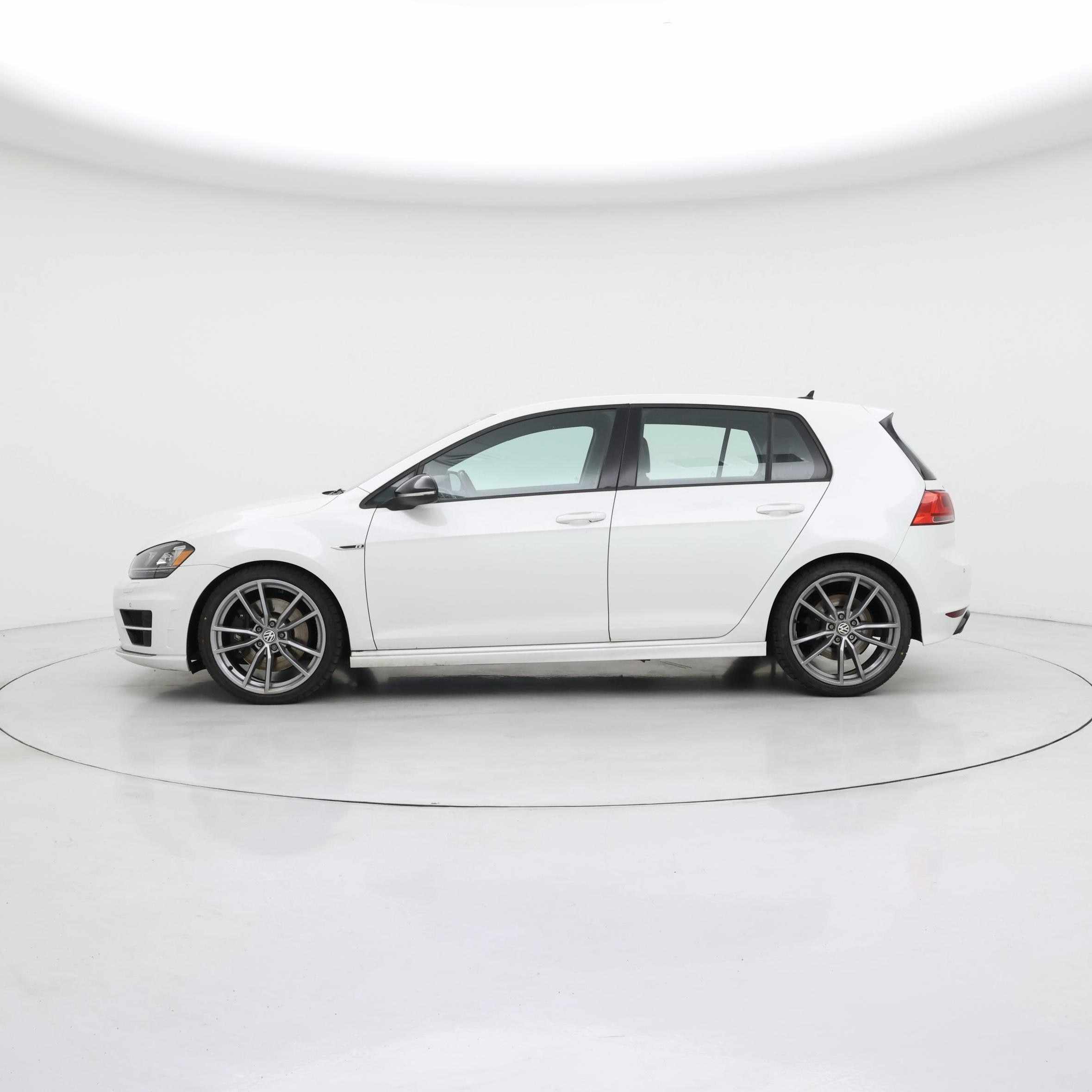 Thumbnail: 2017 Volkswagen Golf - 3