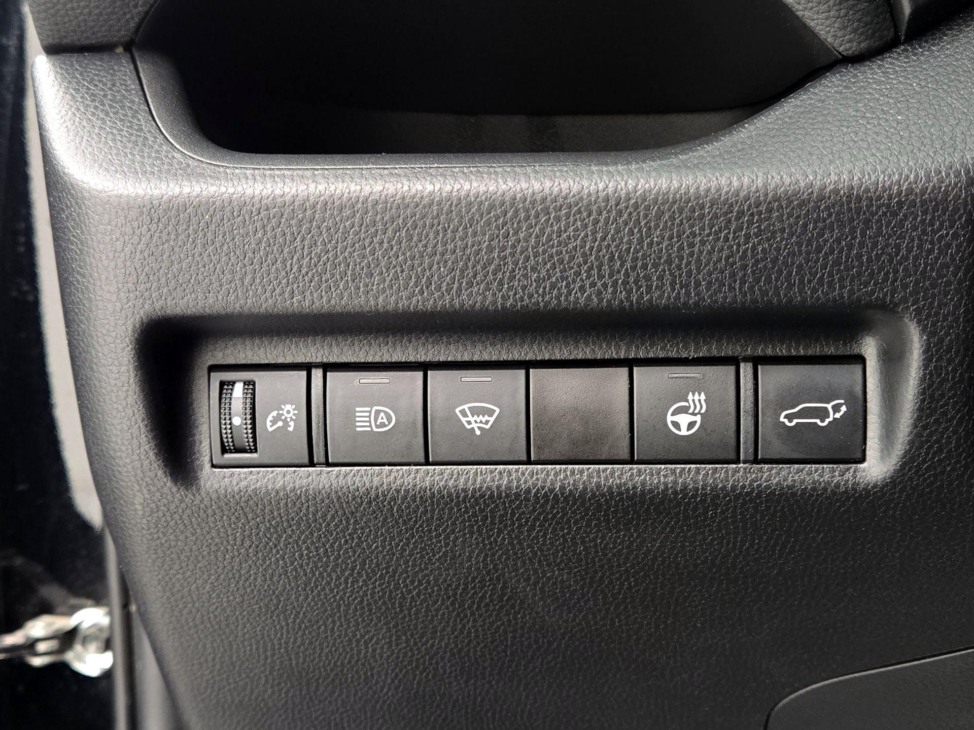 Thumbnail: 2021 Toyota RAV4 - 13