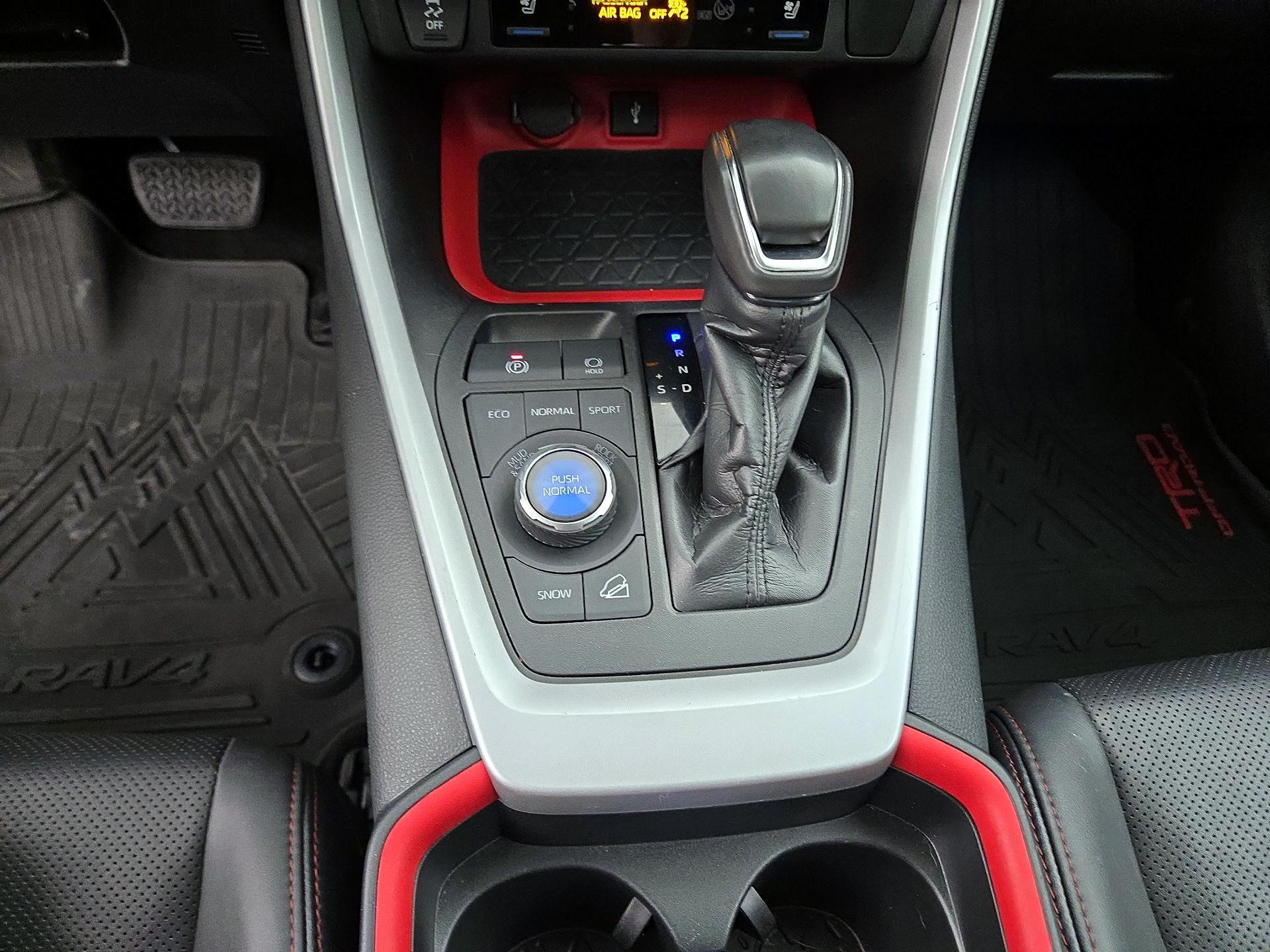 Thumbnail: 2021 Toyota RAV4 - 17