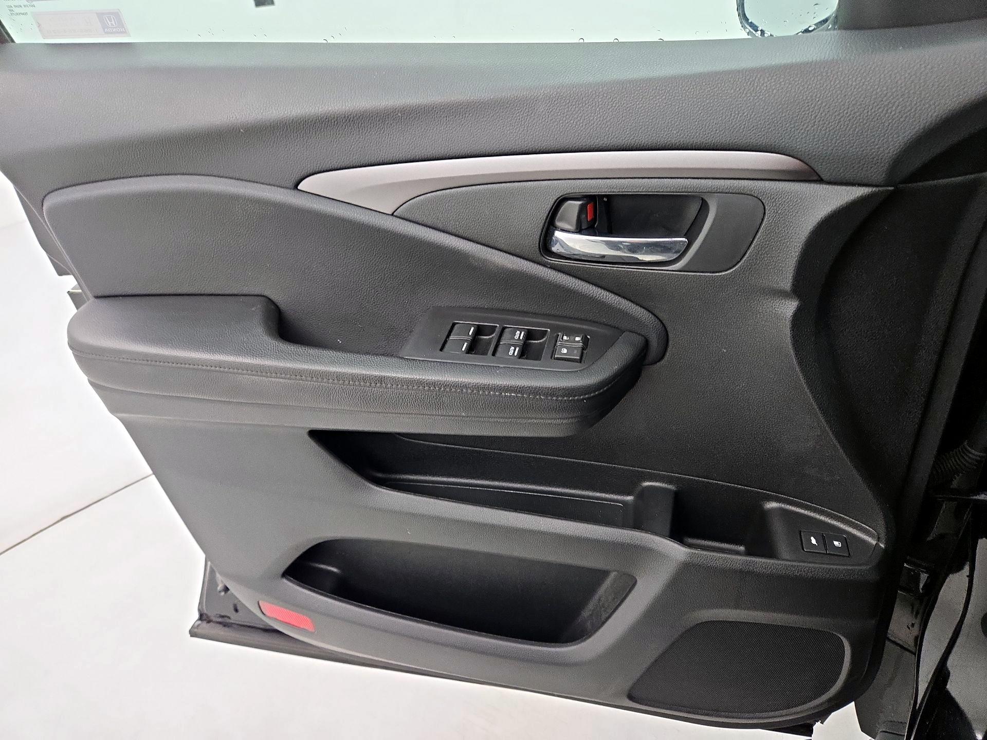 Thumbnail: 2018 Honda Pilot - 12