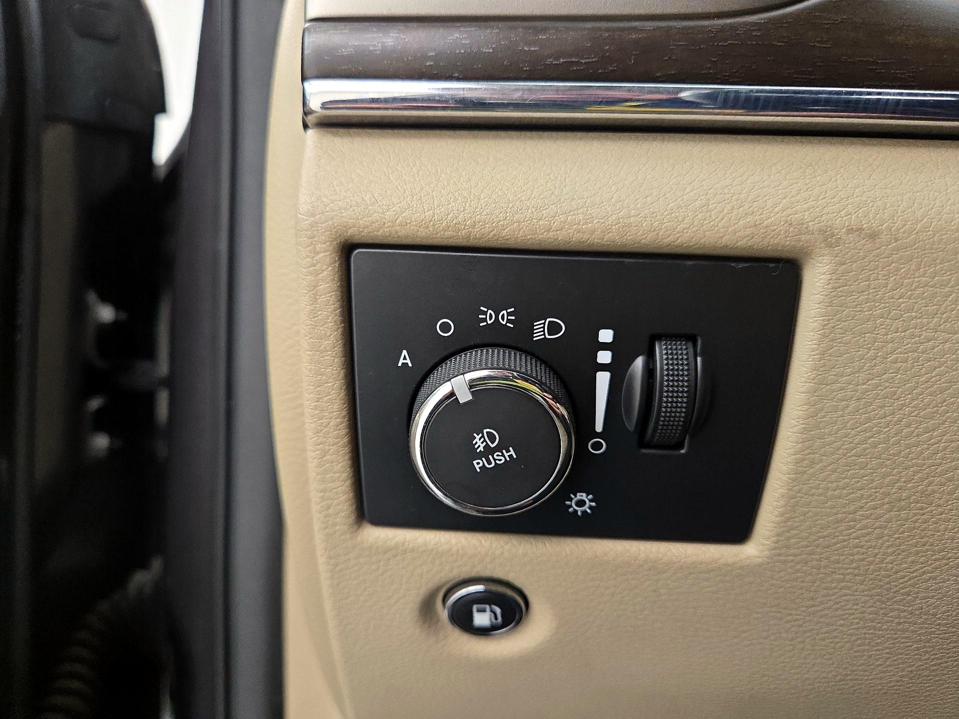 Thumbnail: 2015 Jeep Grand Cherokee - 13