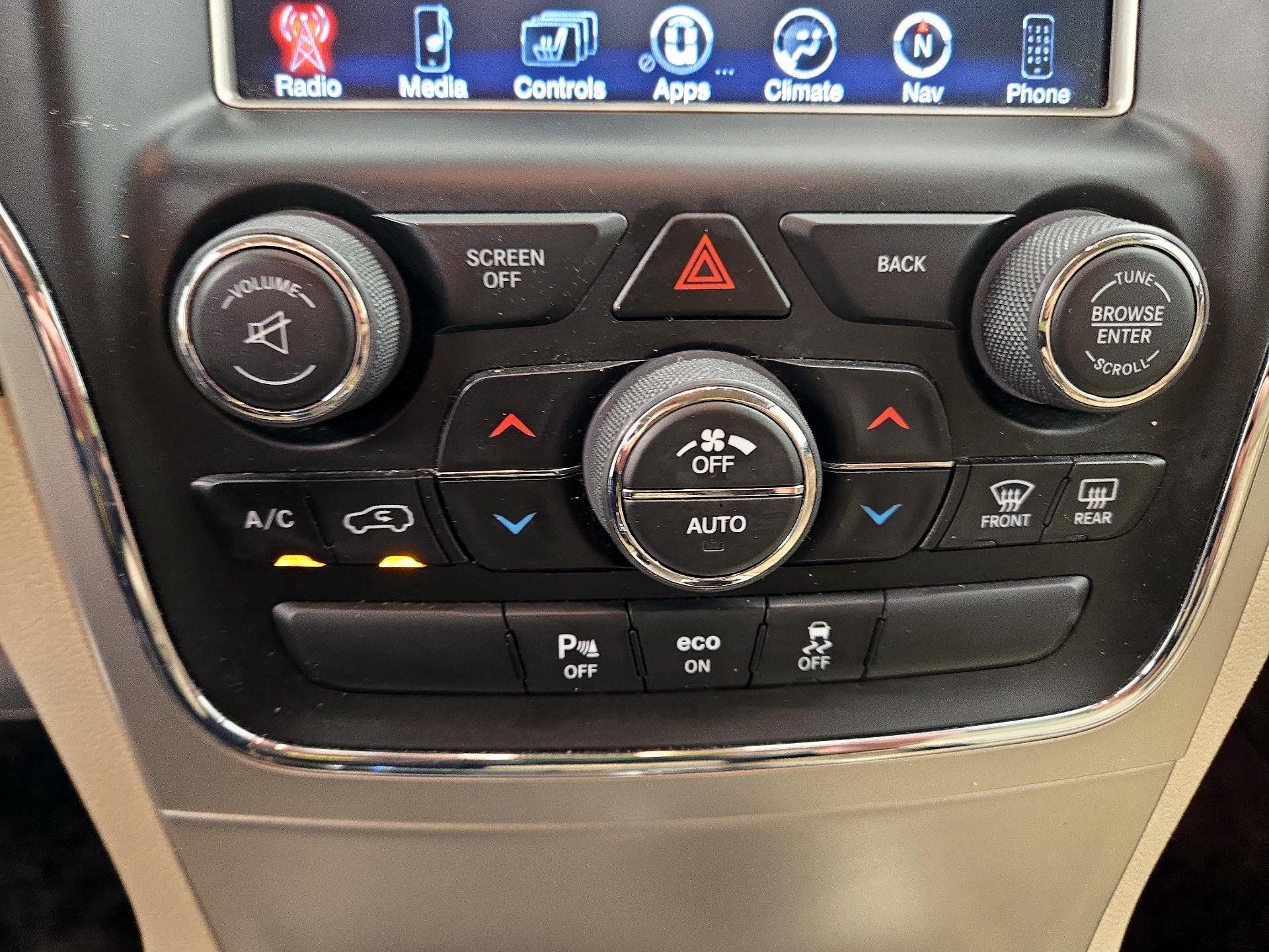 Thumbnail: 2015 Jeep Grand Cherokee - 17