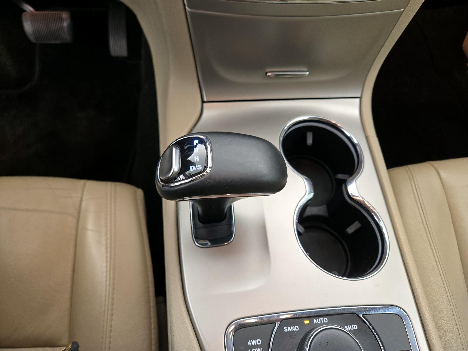 Thumbnail: 2015 Jeep Grand Cherokee - 18