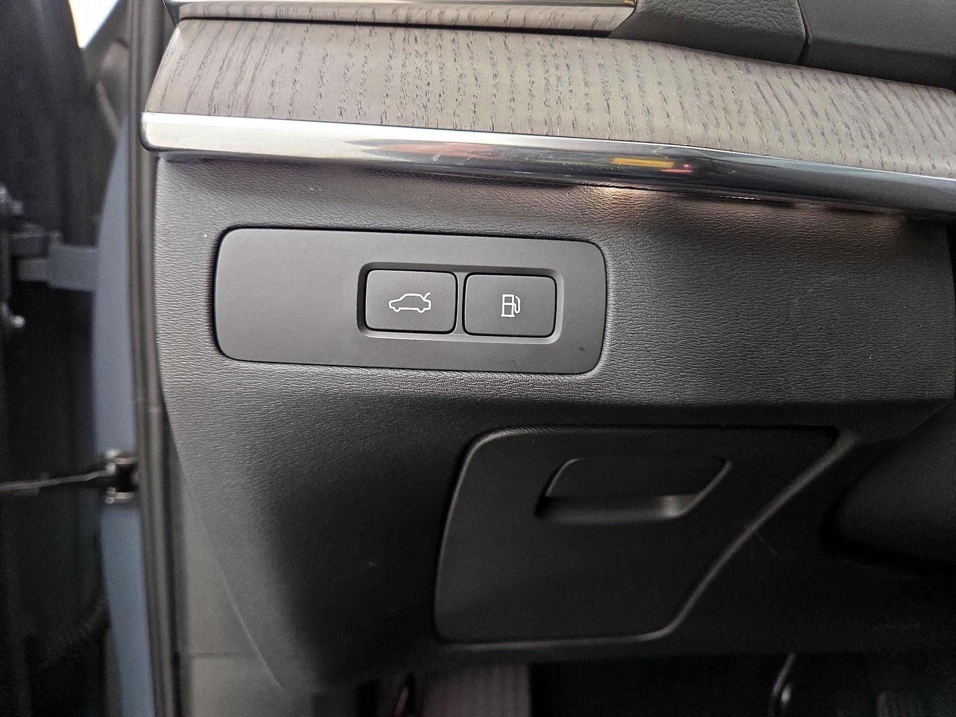 Thumbnail: 2023 Volvo XC90 - 13