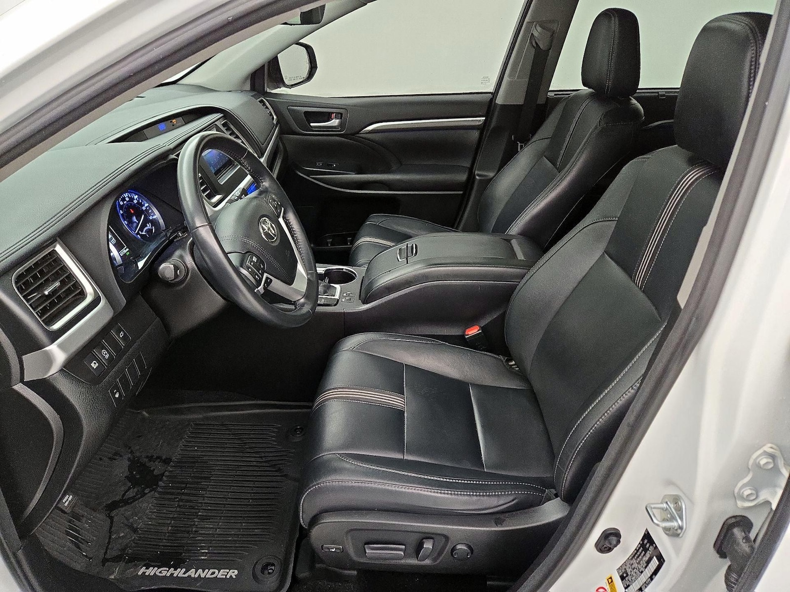 2018 Toyota Highlander SE - Photo 12