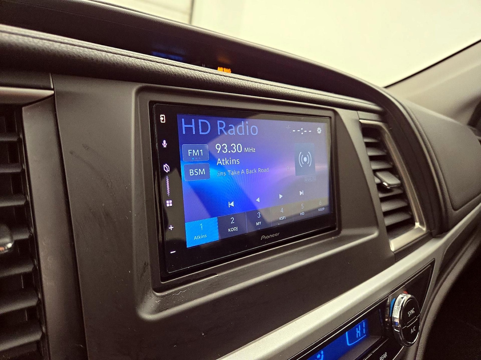 2018 Toyota Highlander SE - Photo 16