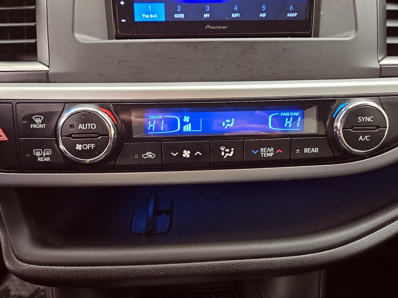 2018 Toyota Highlander SE - Photo 17