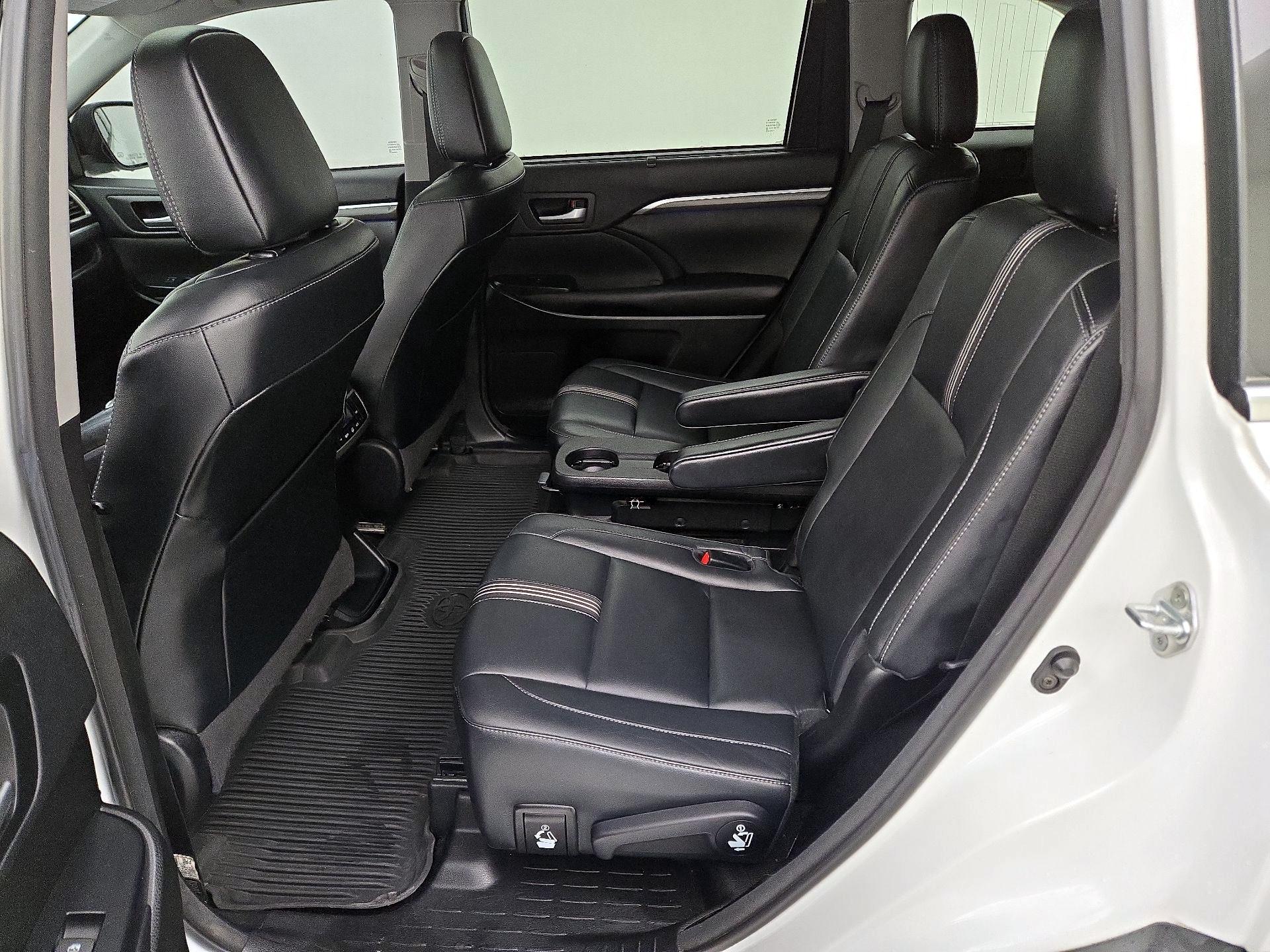 Thumbnail: 2018 Toyota Highlander - 20