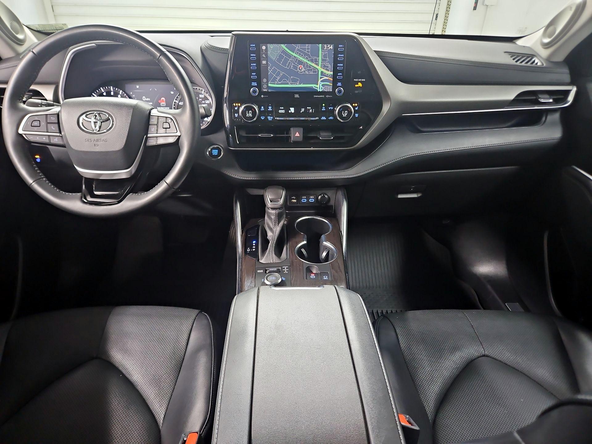 Thumbnail: 2022 Toyota Highlander - 9