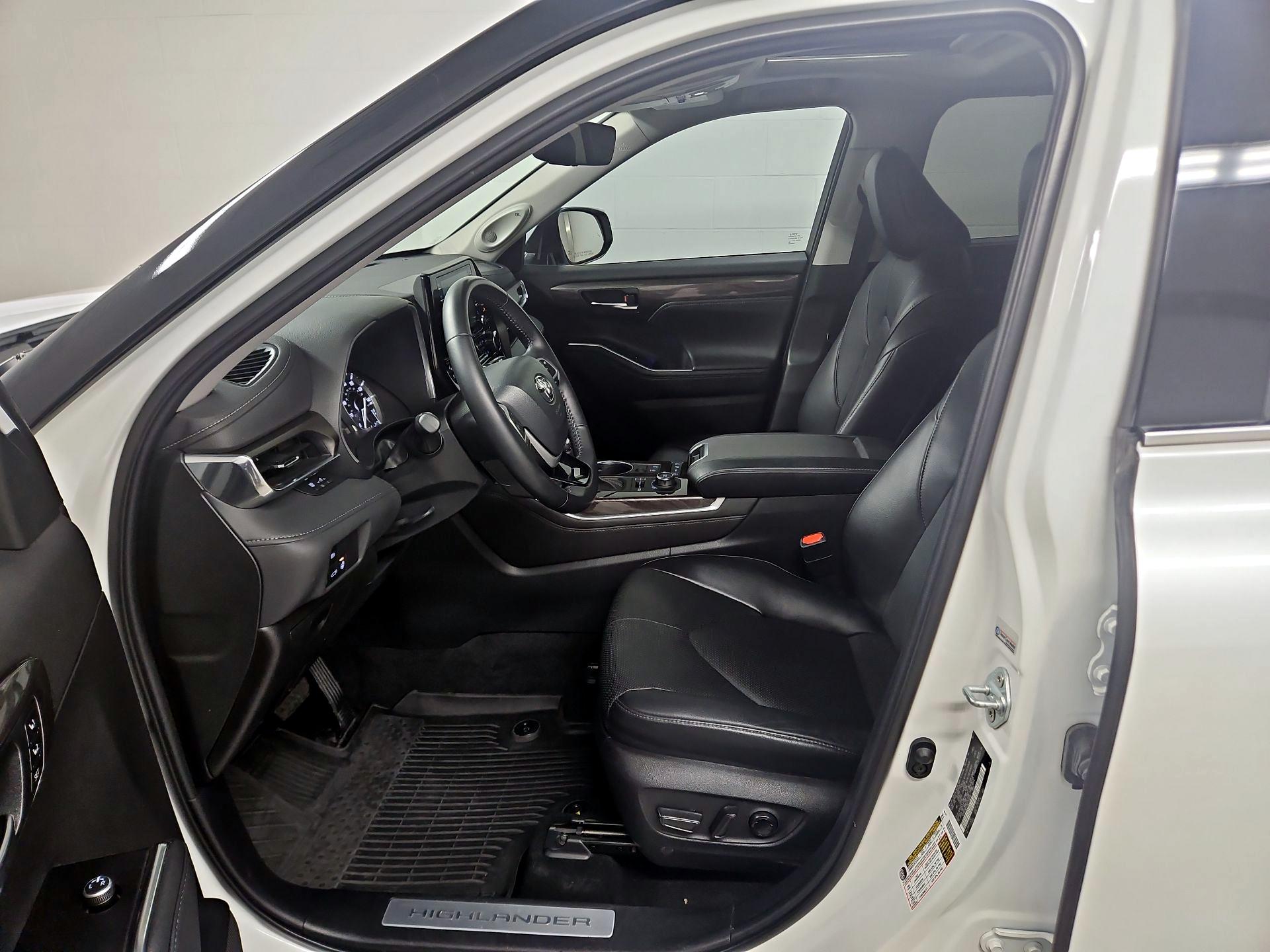 Thumbnail: 2022 Toyota Highlander - 11