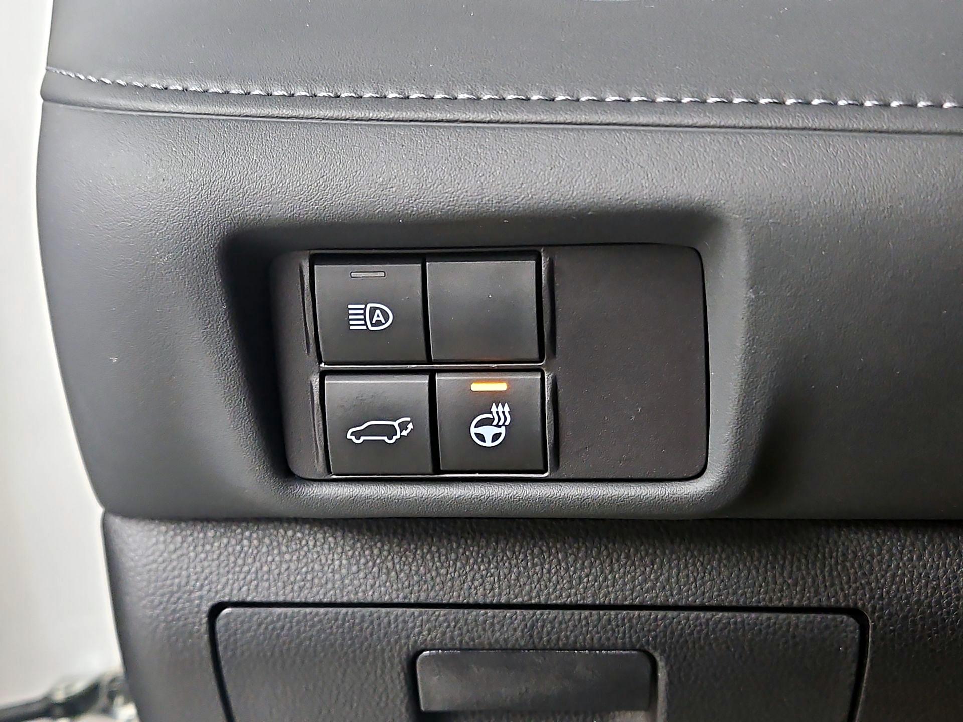 Thumbnail: 2022 Toyota Highlander - 13