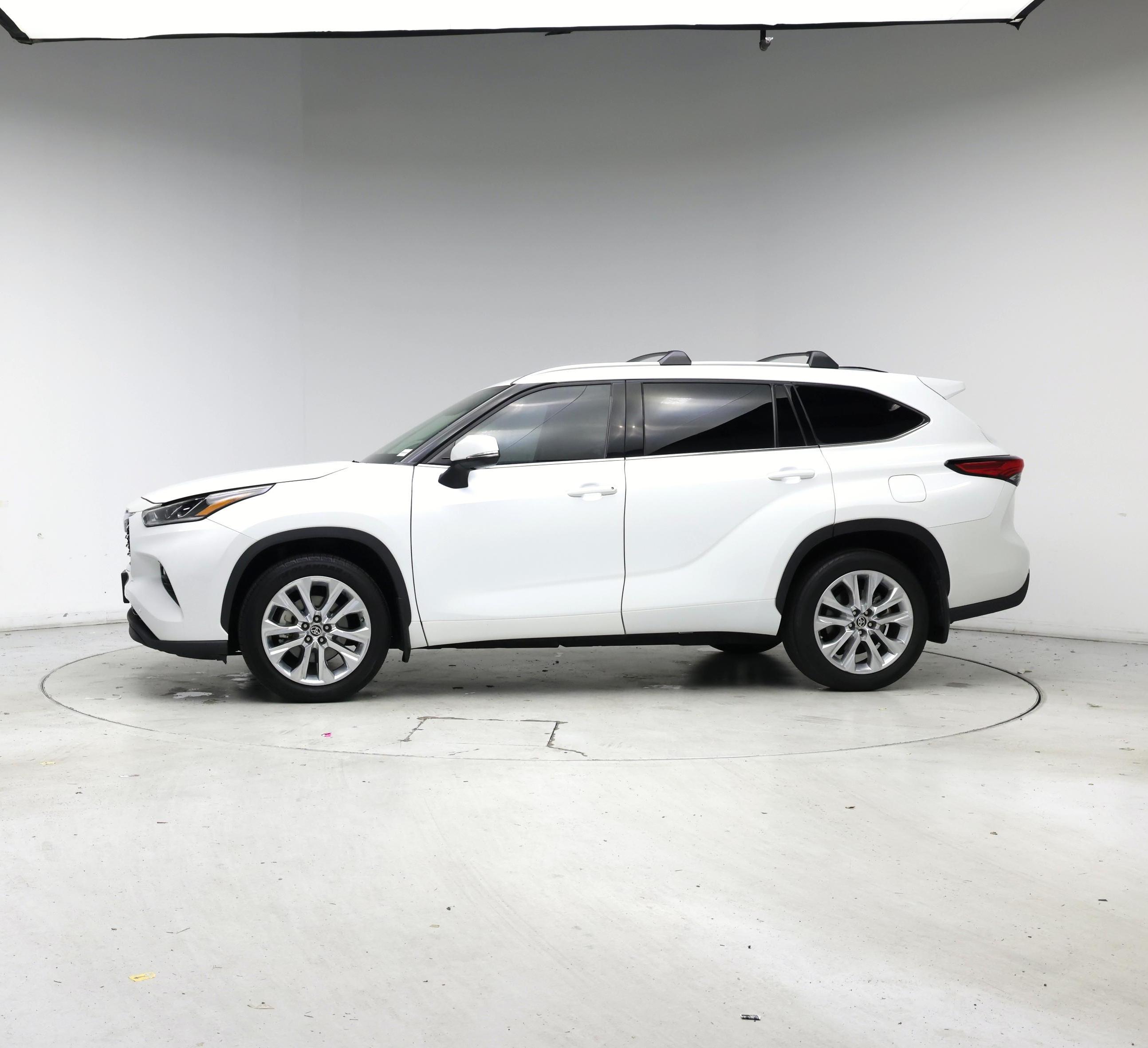 Thumbnail: 2022 Toyota Highlander - 3