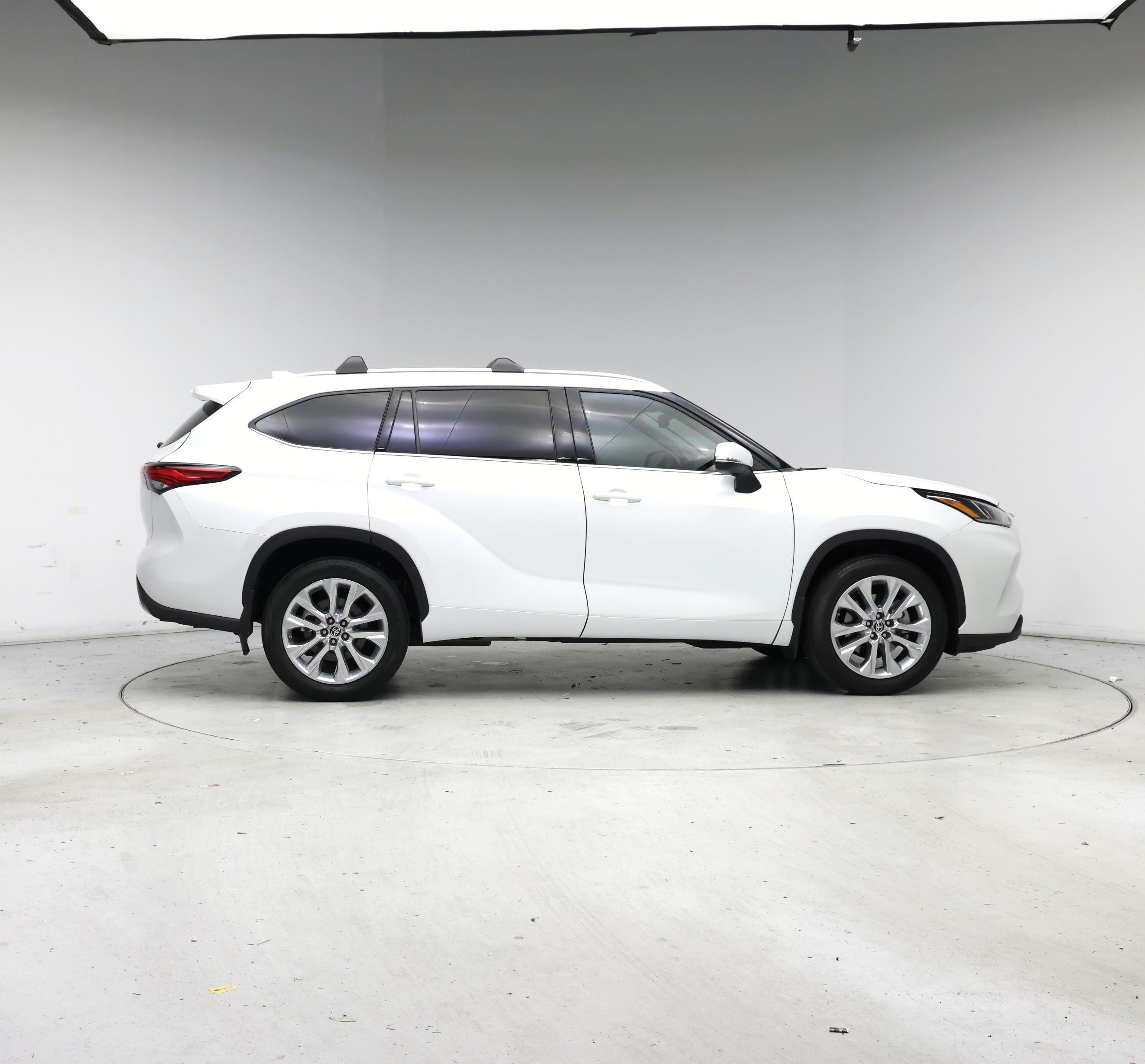 Thumbnail: 2022 Toyota Highlander - 7