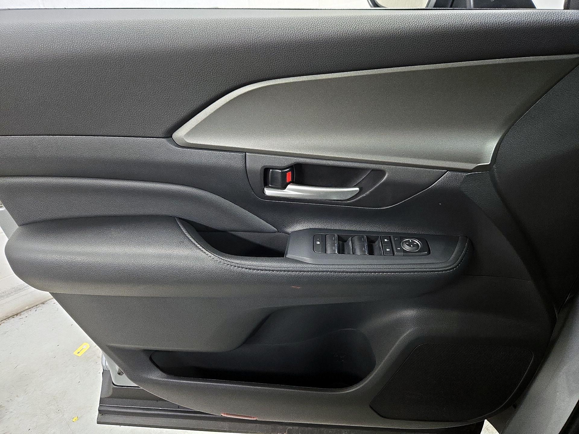 Thumbnail: 2025 Toyota Grand Highlander - 12