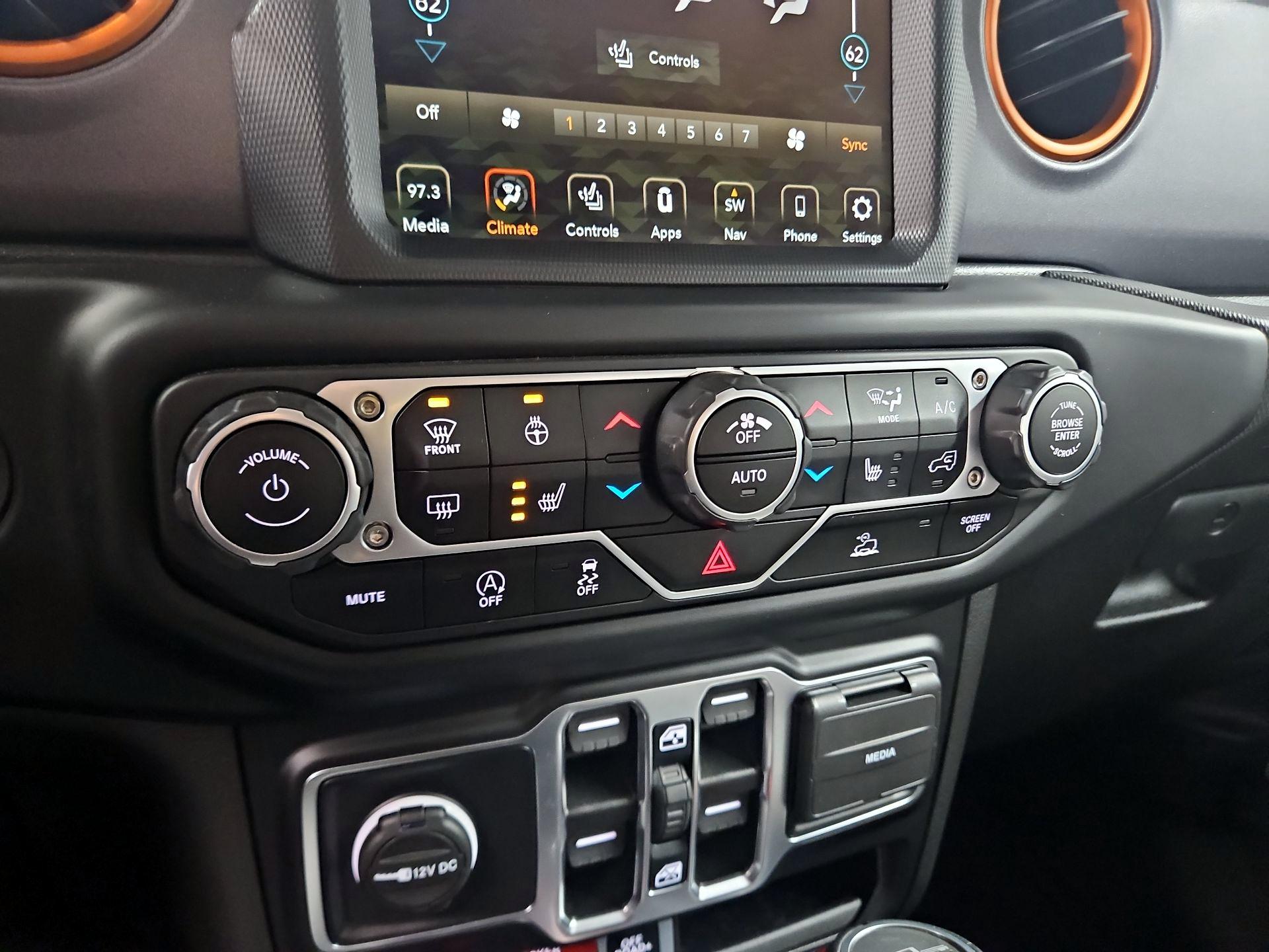 Thumbnail: 2023 Jeep Gladiator - 17