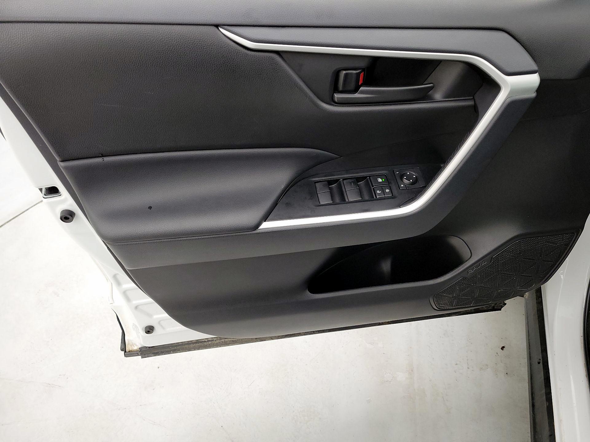 Thumbnail: 2025 Toyota RAV4 - 12