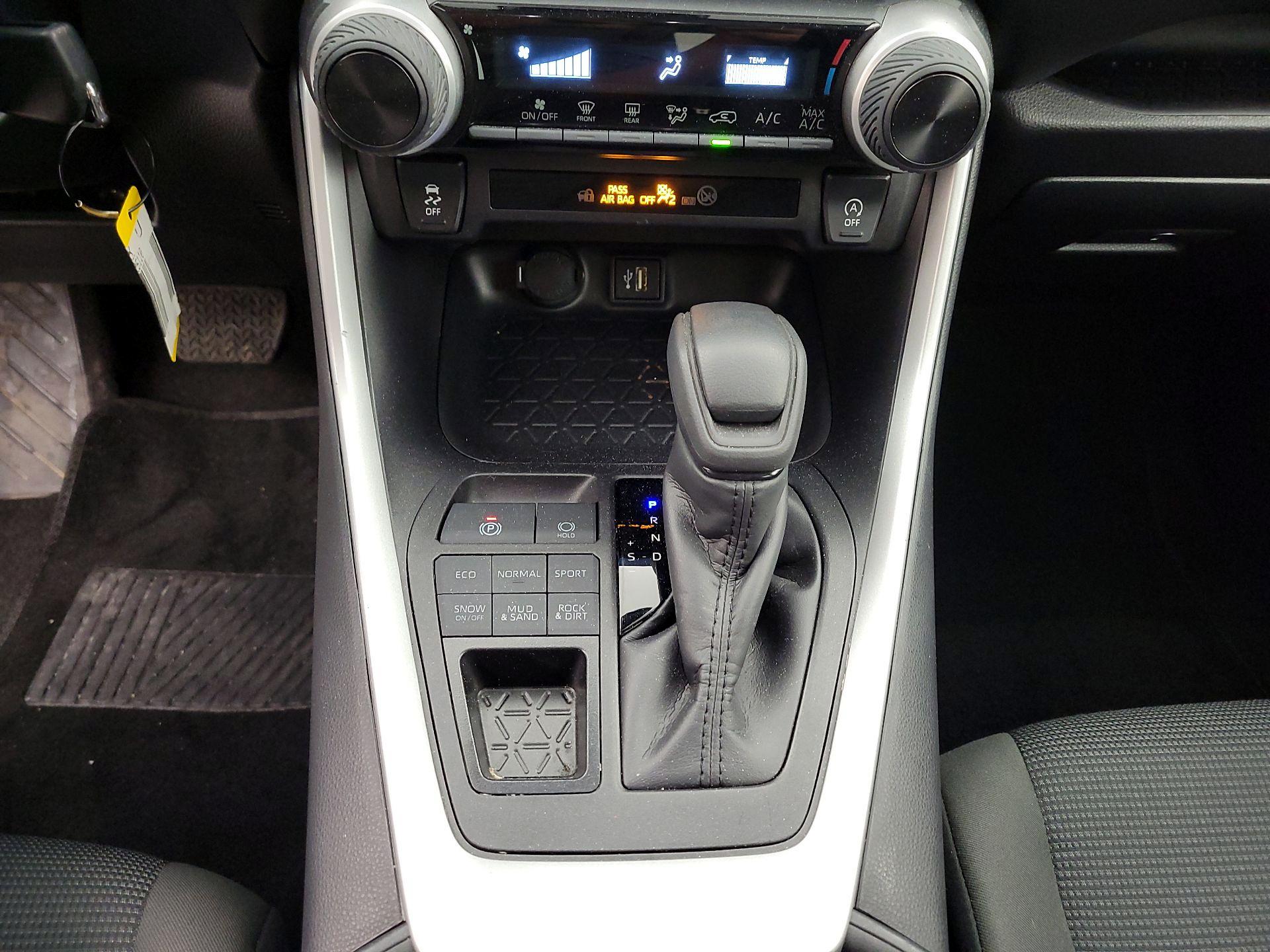 Thumbnail: 2025 Toyota RAV4 - 17