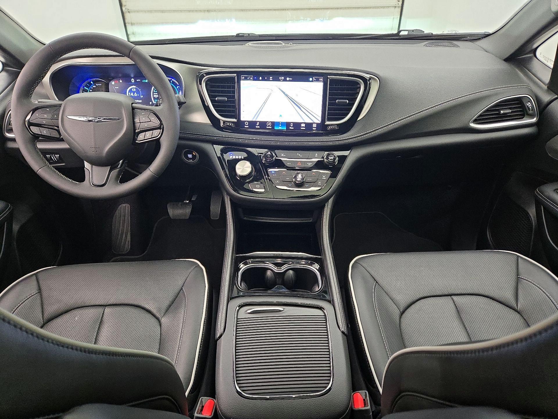 Thumbnail: 2023 Chrysler Pacifica - 9