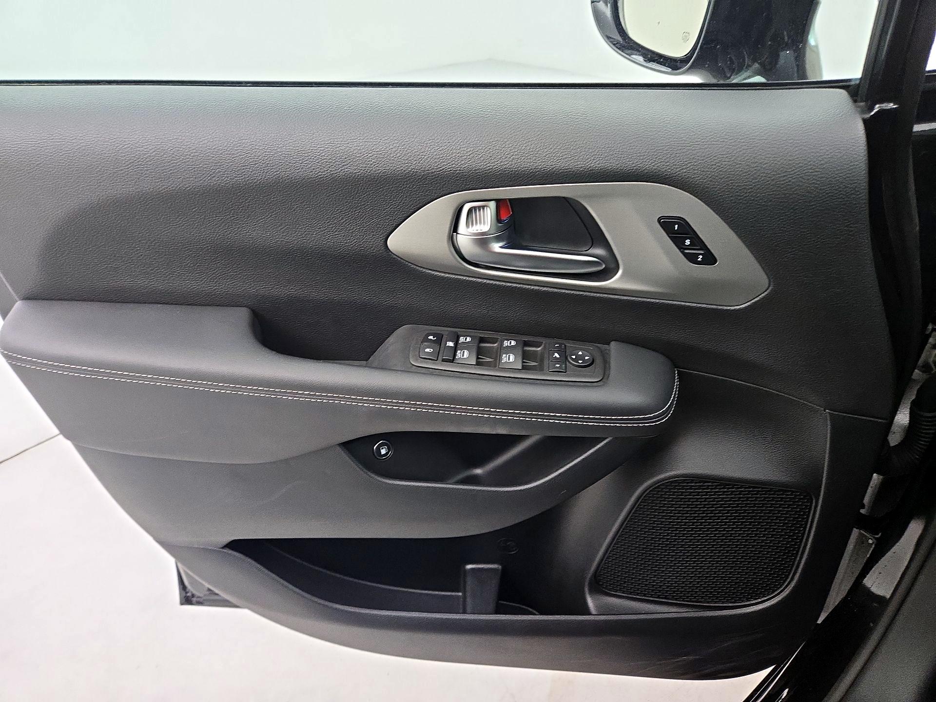 Thumbnail: 2023 Chrysler Pacifica - 12