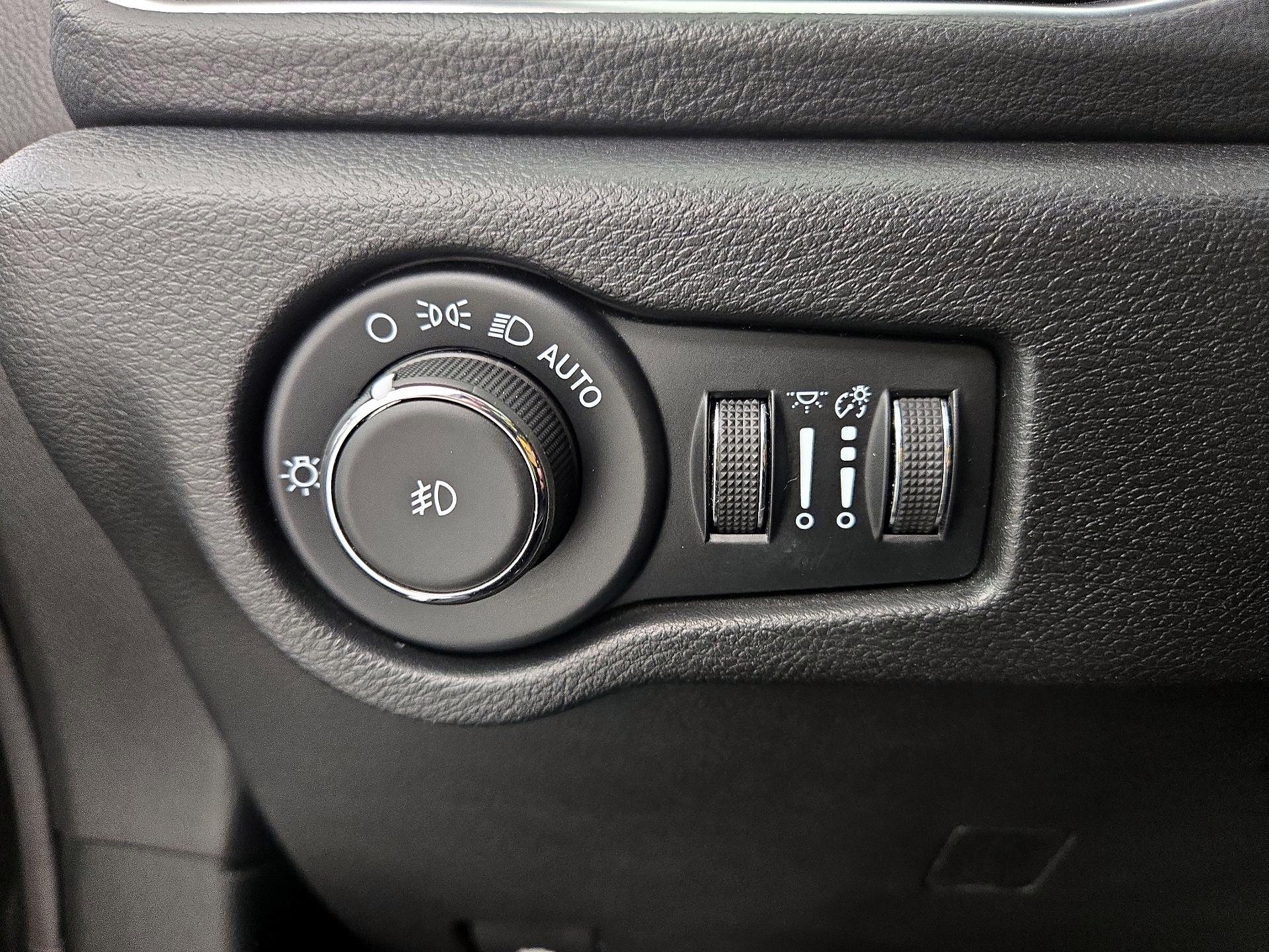 Thumbnail: 2023 Chrysler Pacifica - 13