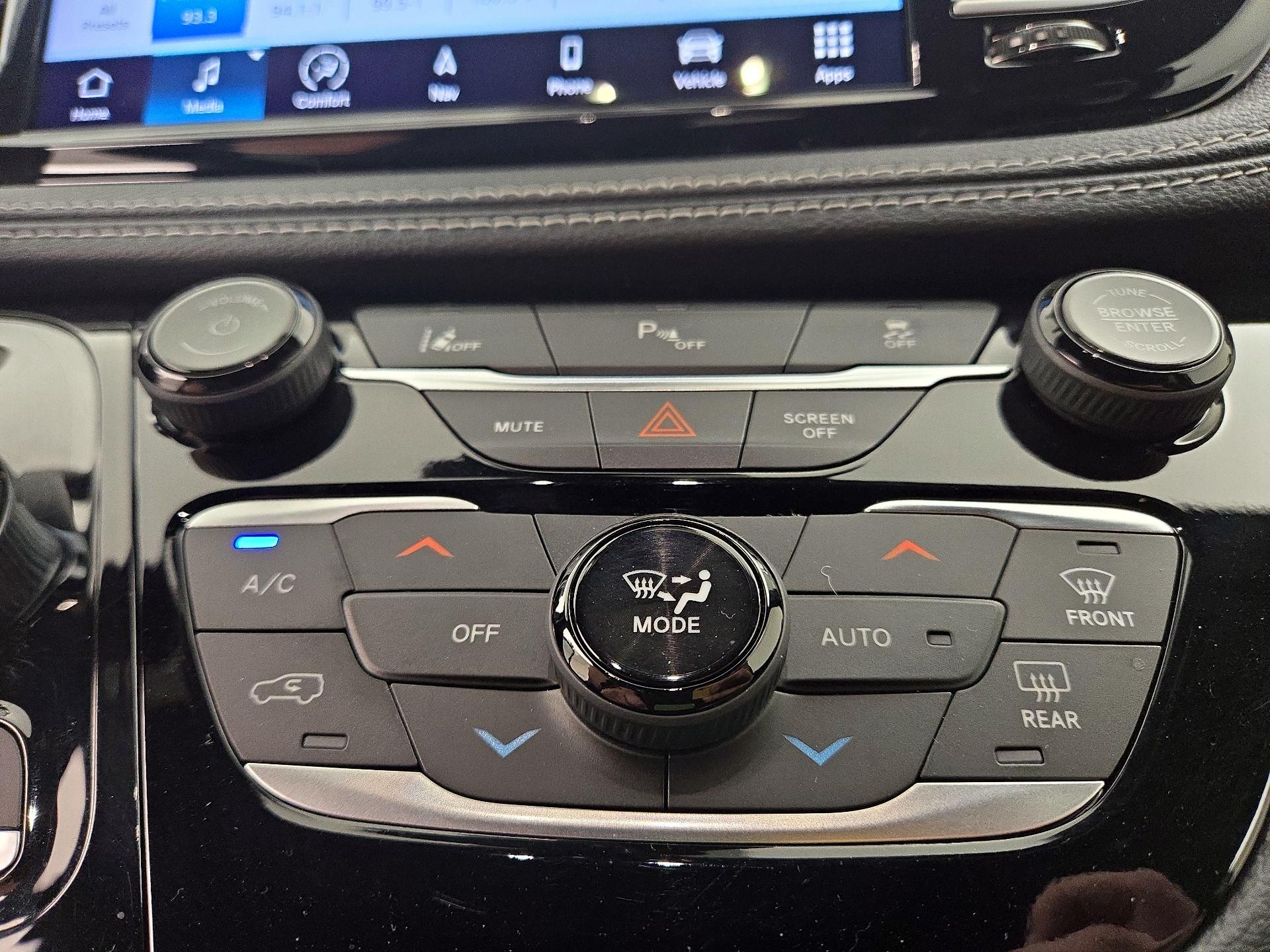 Thumbnail: 2023 Chrysler Pacifica - 17