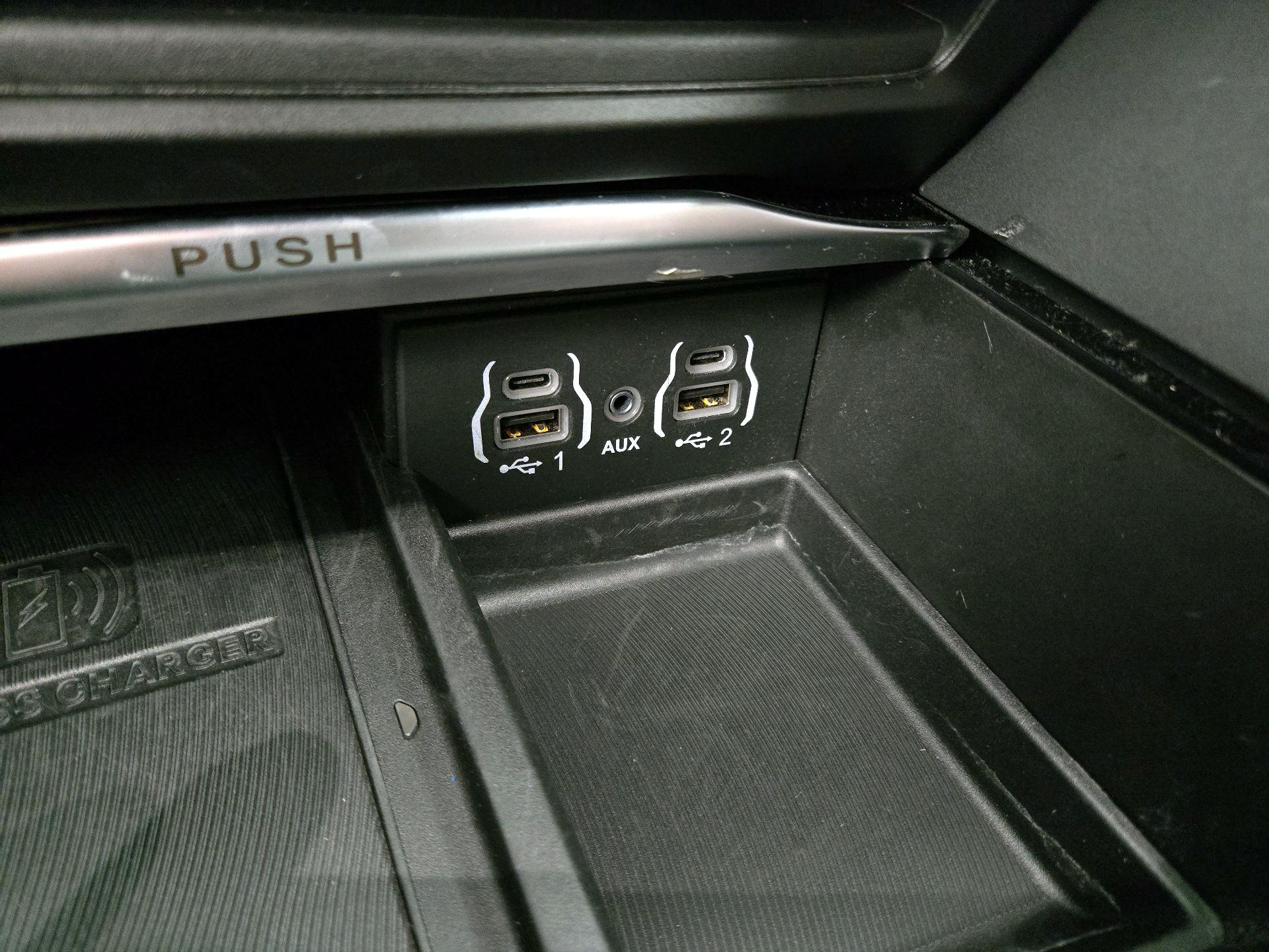 Thumbnail: 2023 Chrysler Pacifica - 19