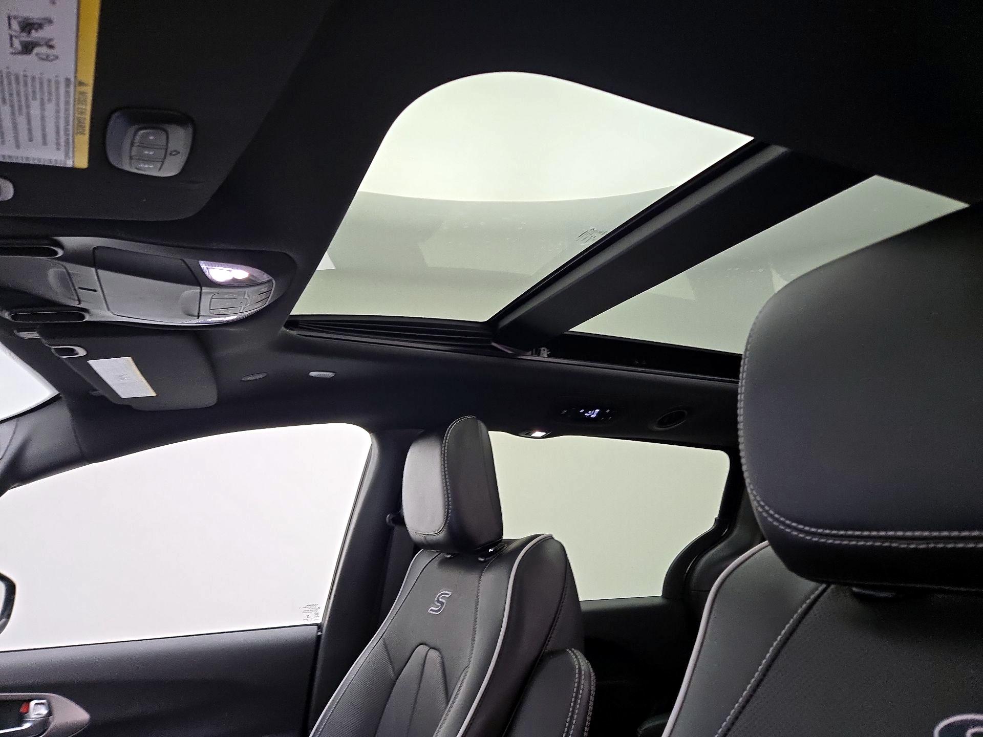 Thumbnail: 2023 Chrysler Pacifica - 20