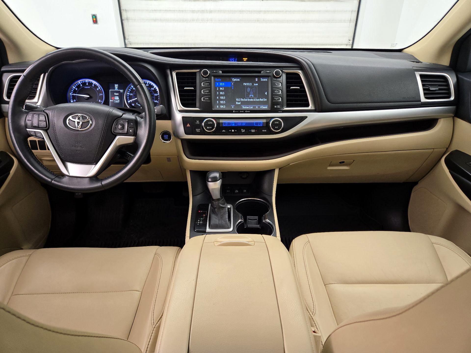 Thumbnail: 2016 Toyota Highlander - 9