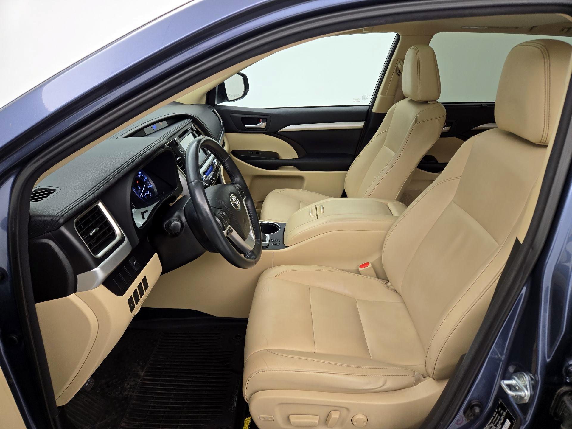 Thumbnail: 2016 Toyota Highlander - 11