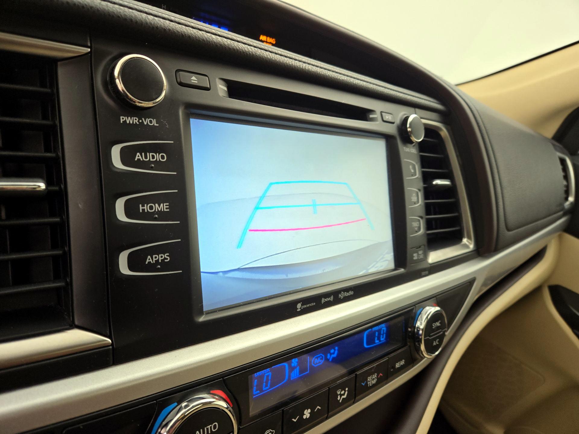 Thumbnail: 2016 Toyota Highlander - 14