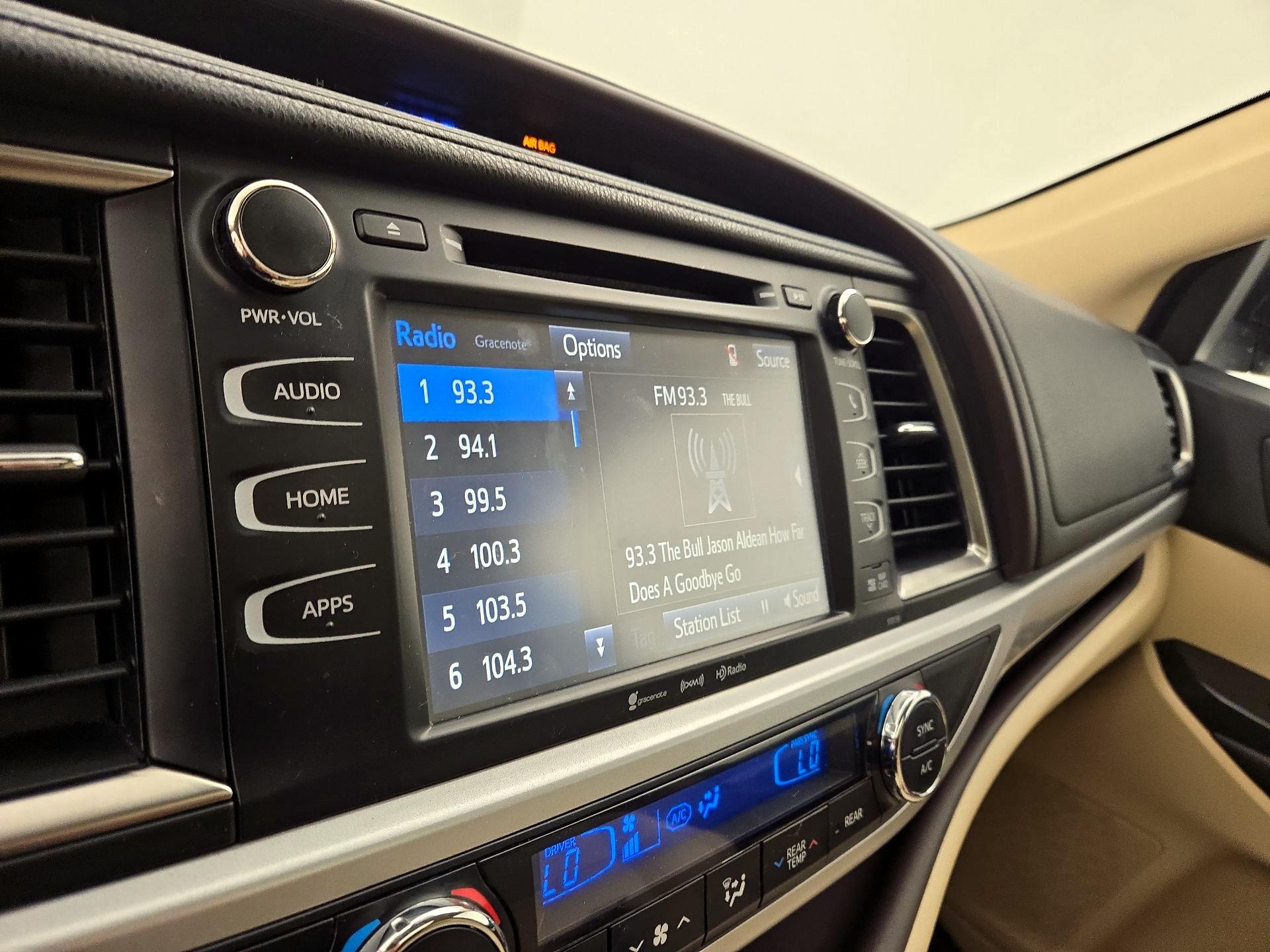 Thumbnail: 2016 Toyota Highlander - 15