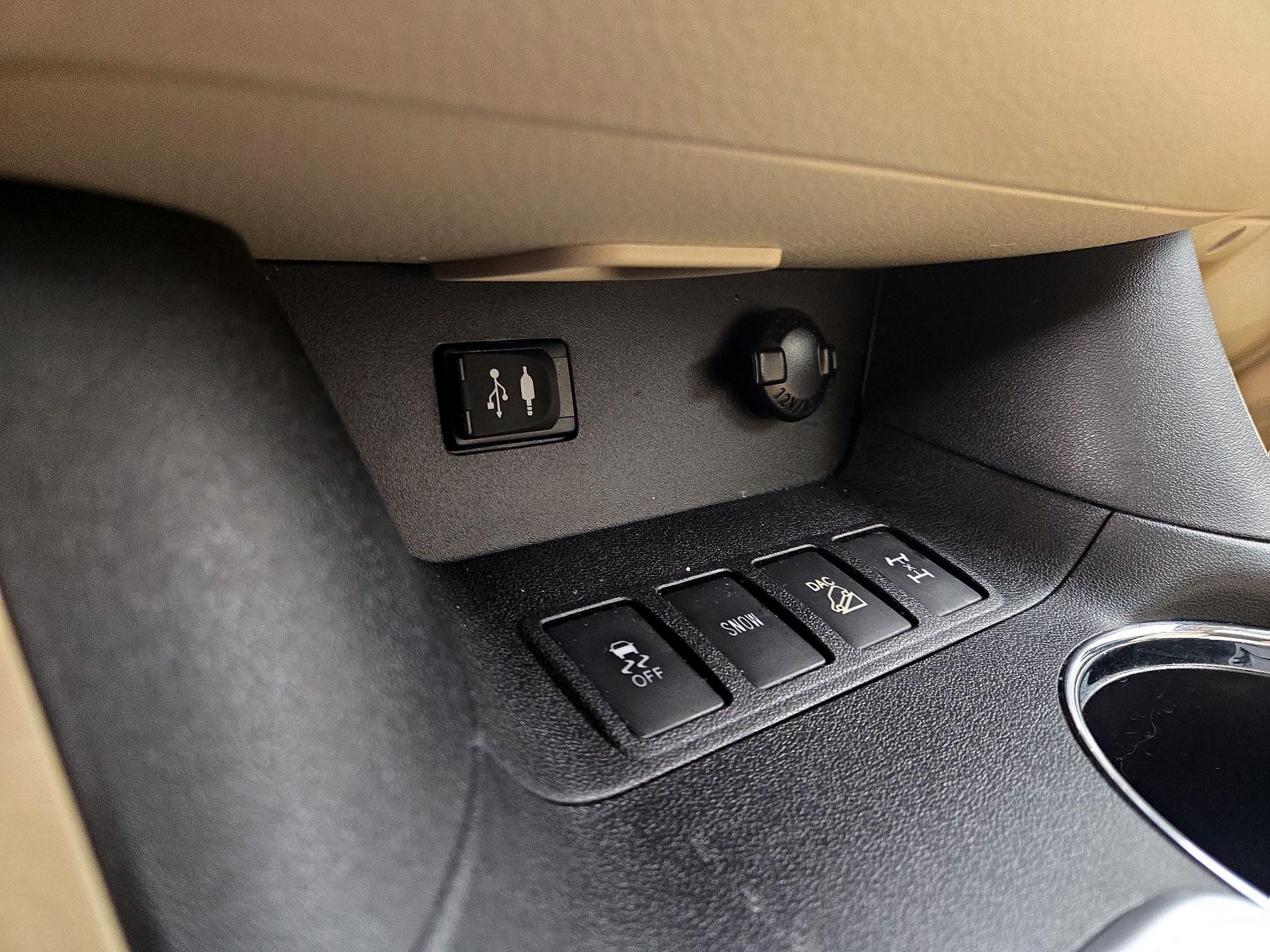 Thumbnail: 2016 Toyota Highlander - 18