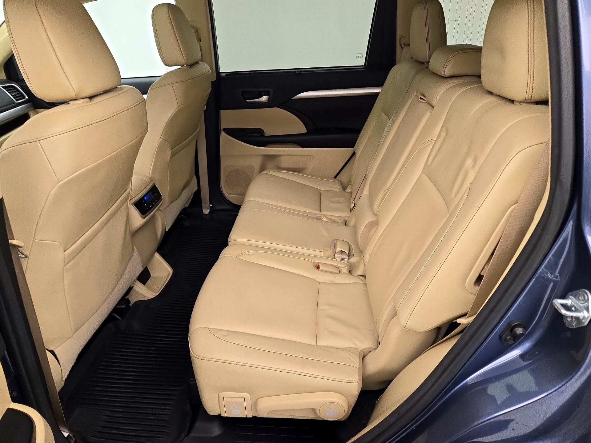 Thumbnail: 2016 Toyota Highlander - 20