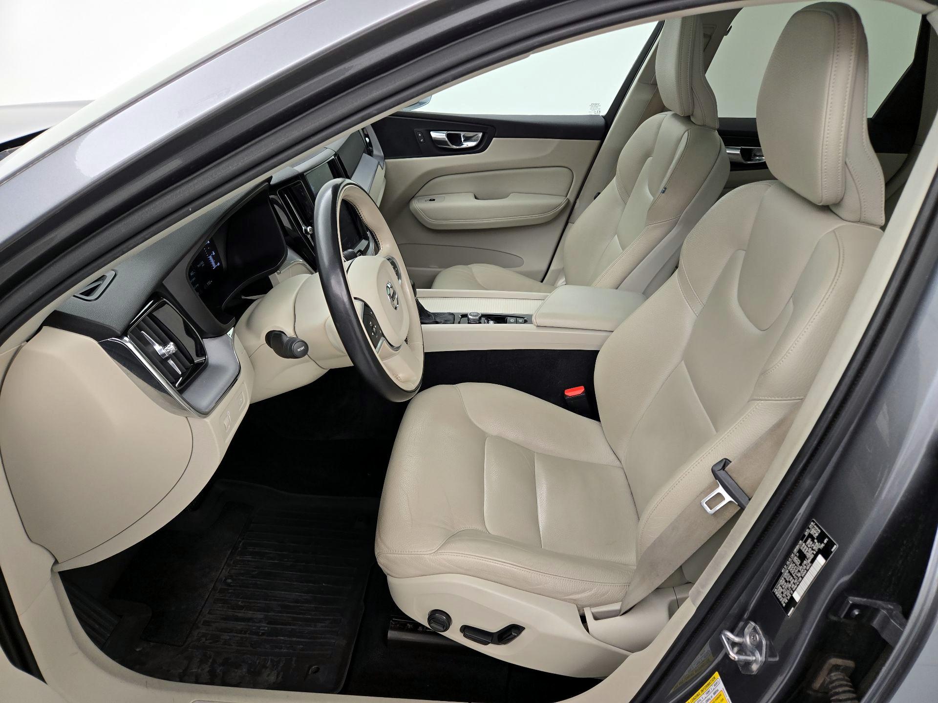 Thumbnail: 2019 Volvo XC60 - 11