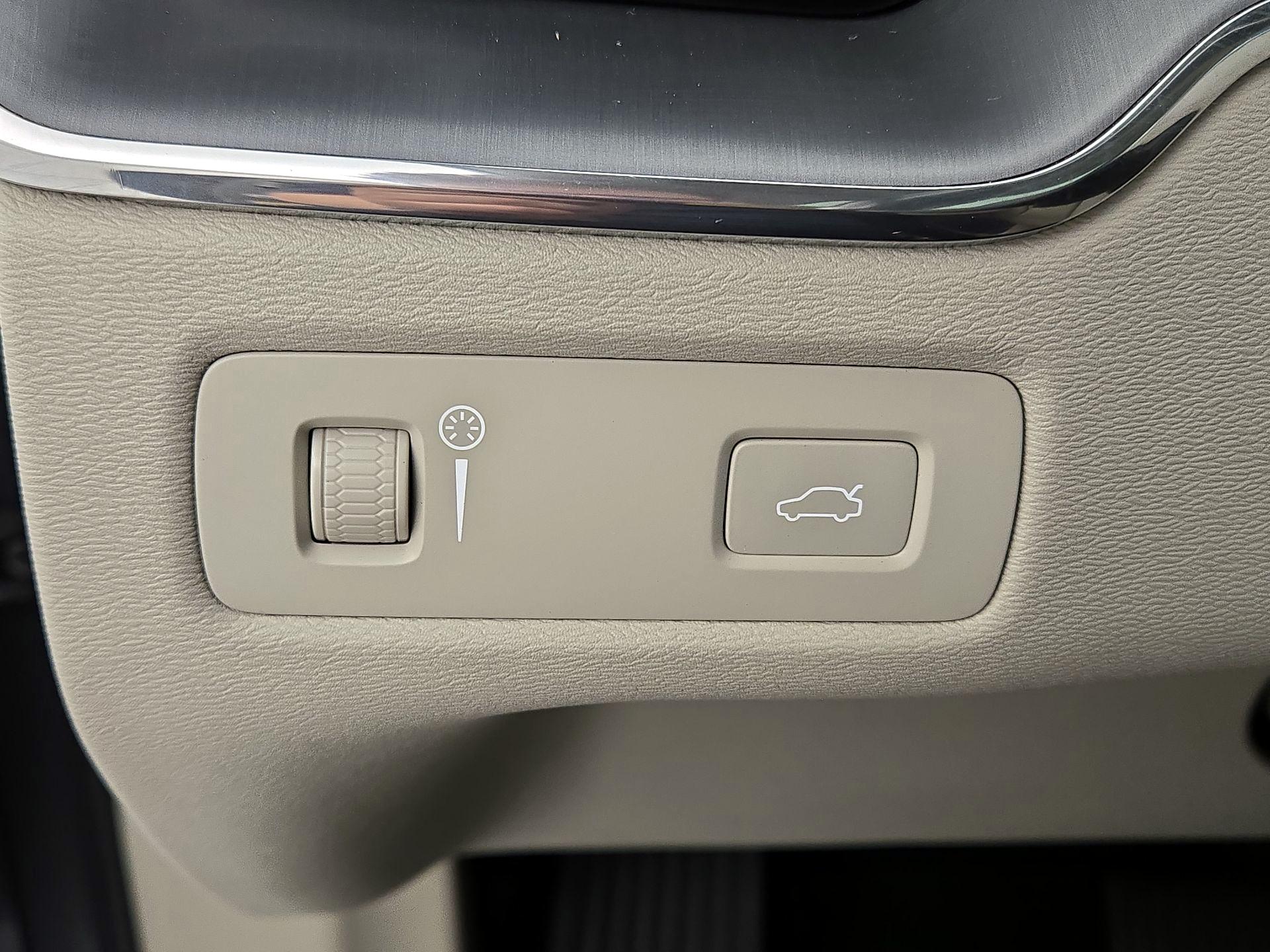 Thumbnail: 2019 Volvo XC60 - 13