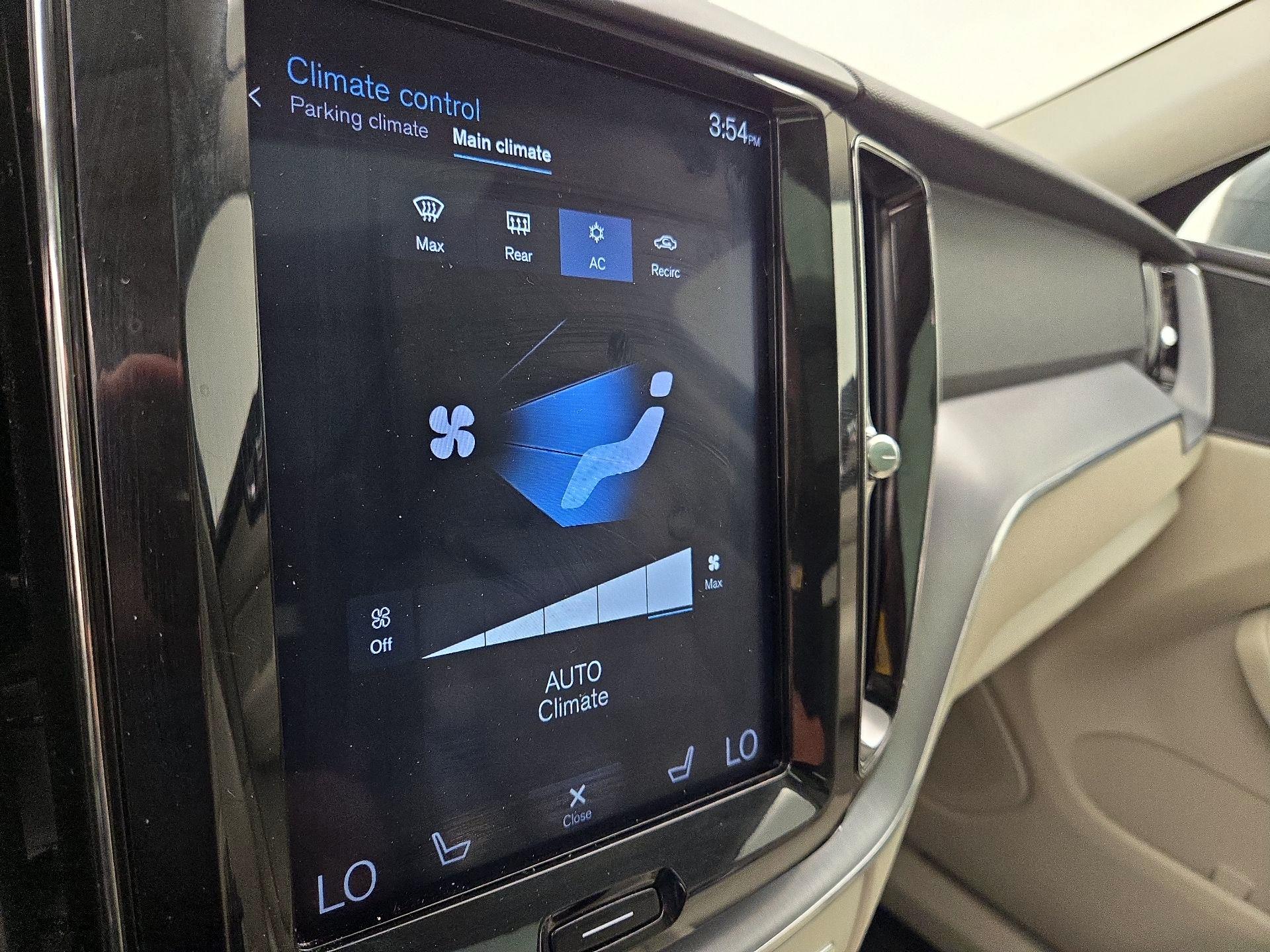 Thumbnail: 2019 Volvo XC60 - 17