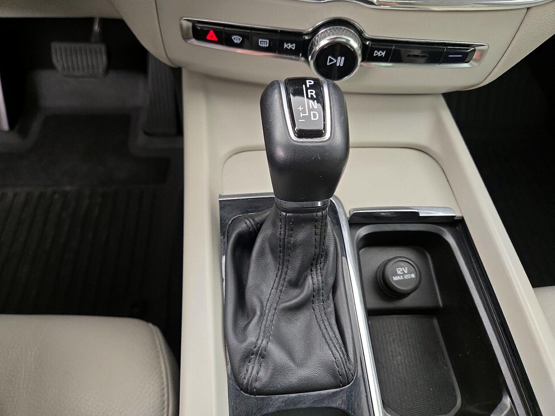 Thumbnail: 2019 Volvo XC60 - 18