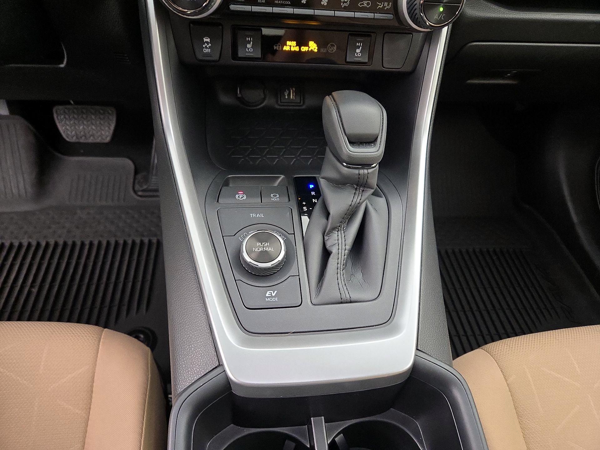 Thumbnail: 2025 Toyota RAV4 - 17