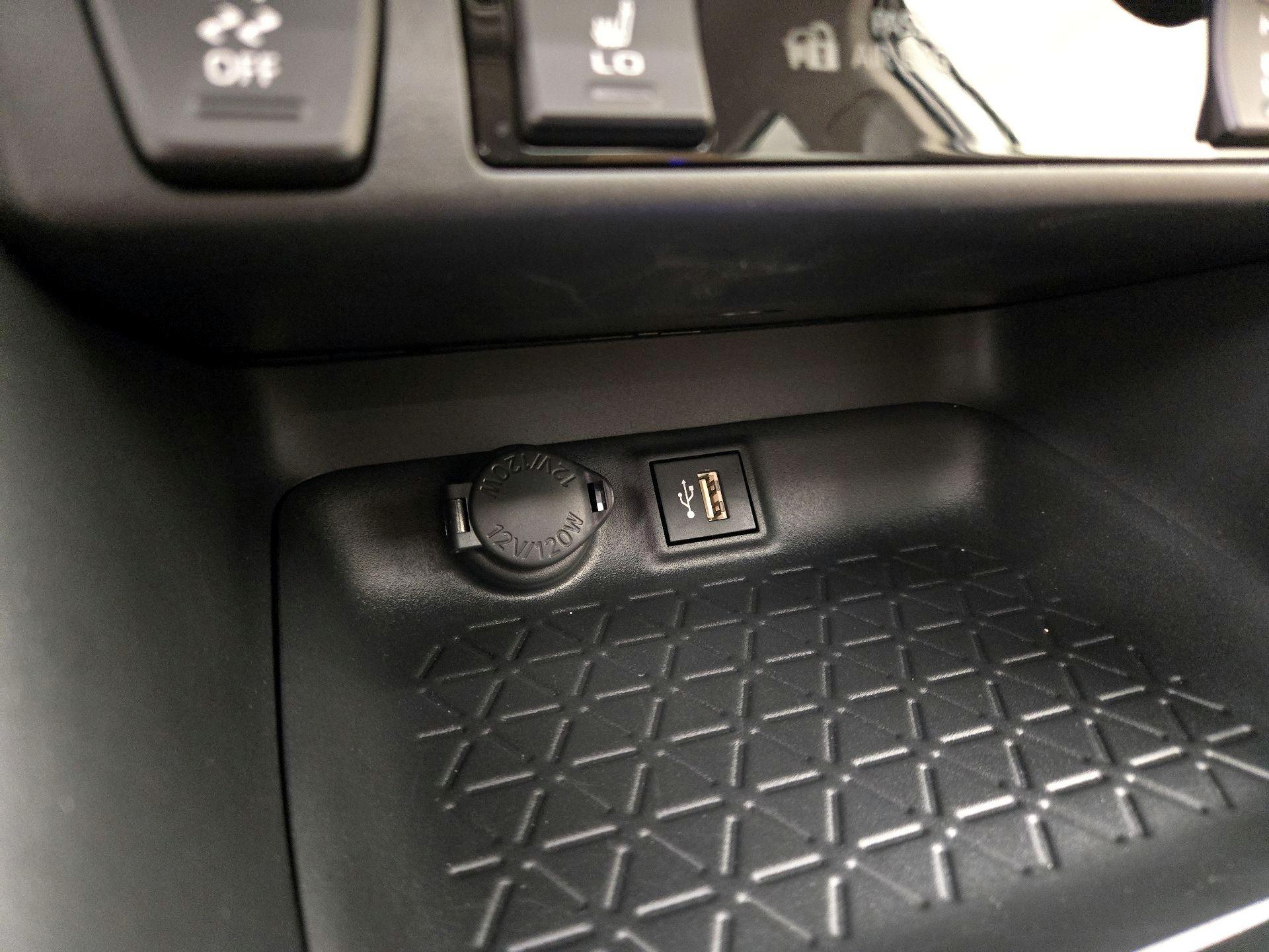 Thumbnail: 2025 Toyota RAV4 - 18