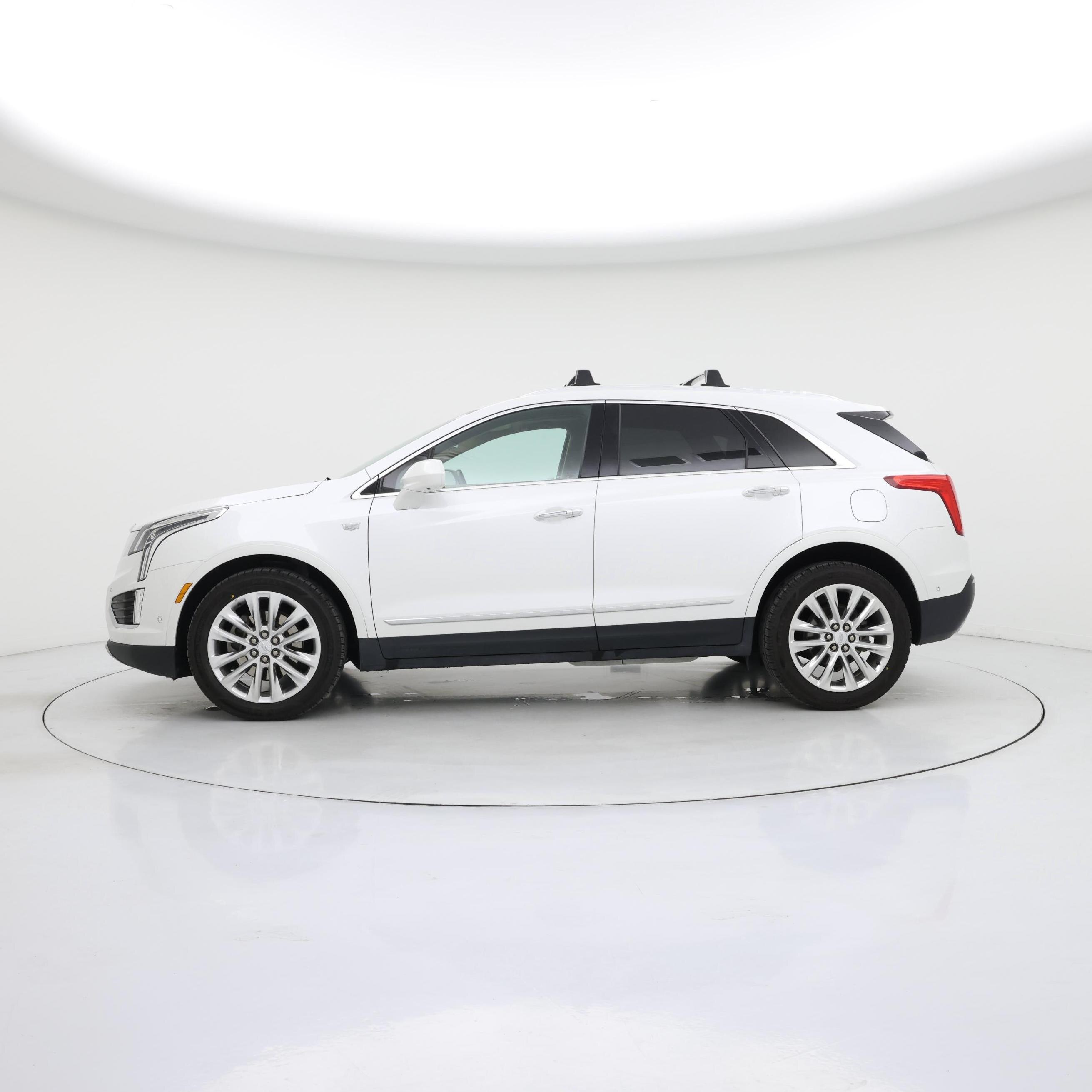 Thumbnail: 2017 Cadillac XT5 - 3
