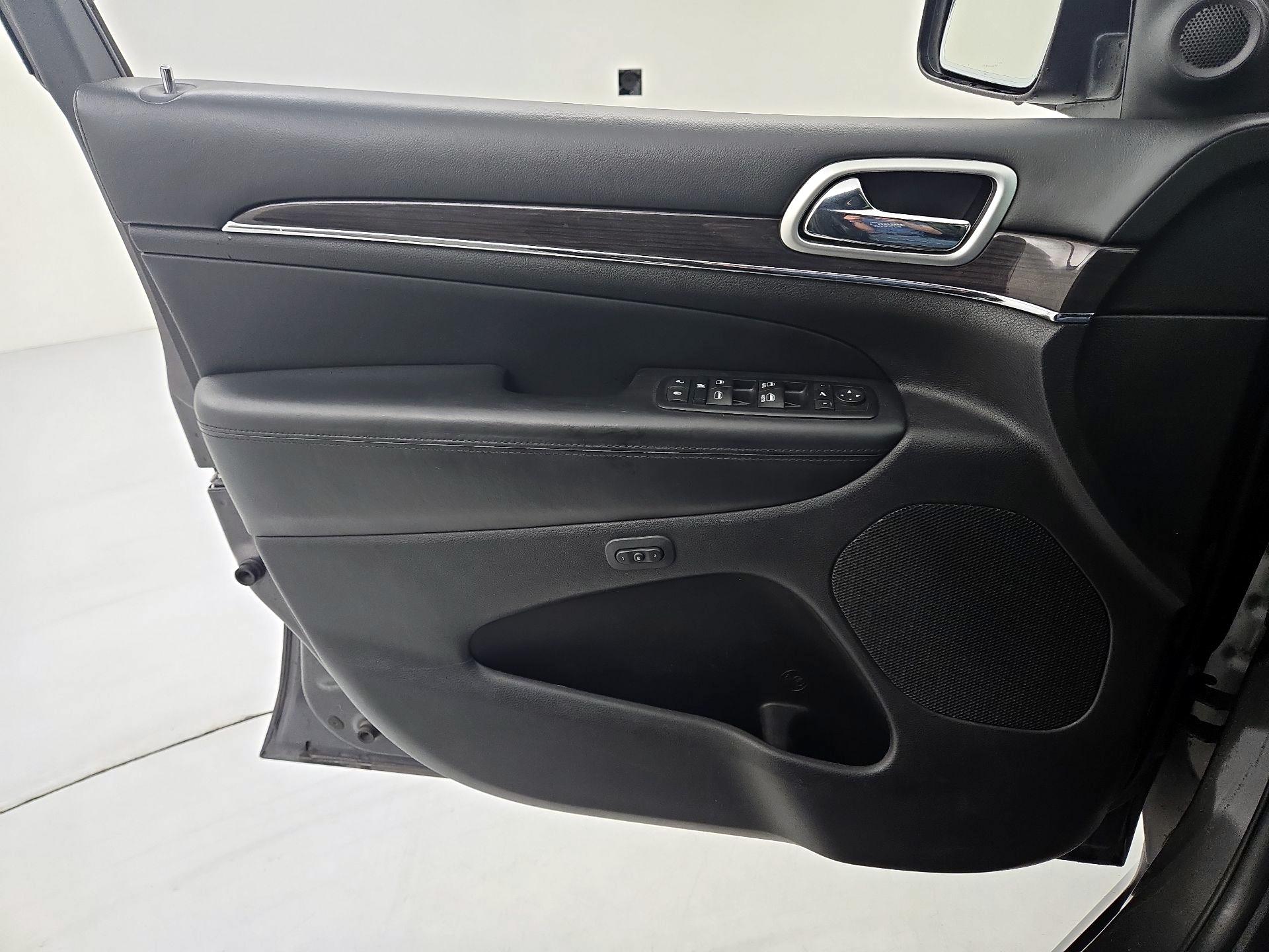 Thumbnail: 2016 Jeep Grand Cherokee - 12